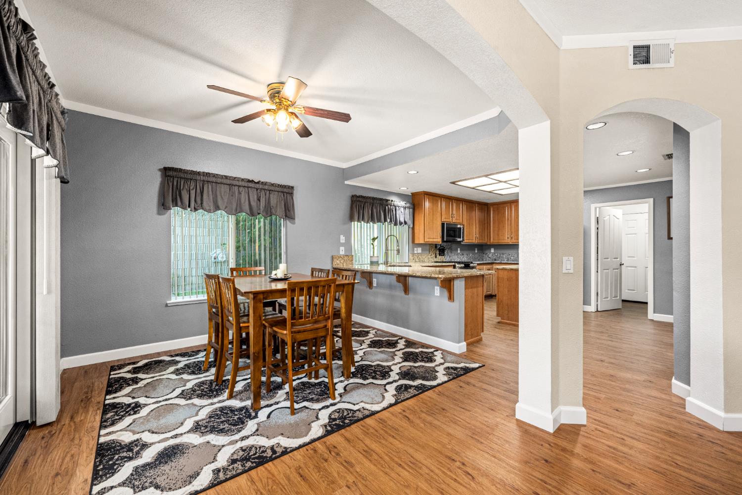 Detail Gallery Image 15 of 57 For 5100 Homeland Ct, Antelope,  CA 95843 - 6 Beds | 3 Baths