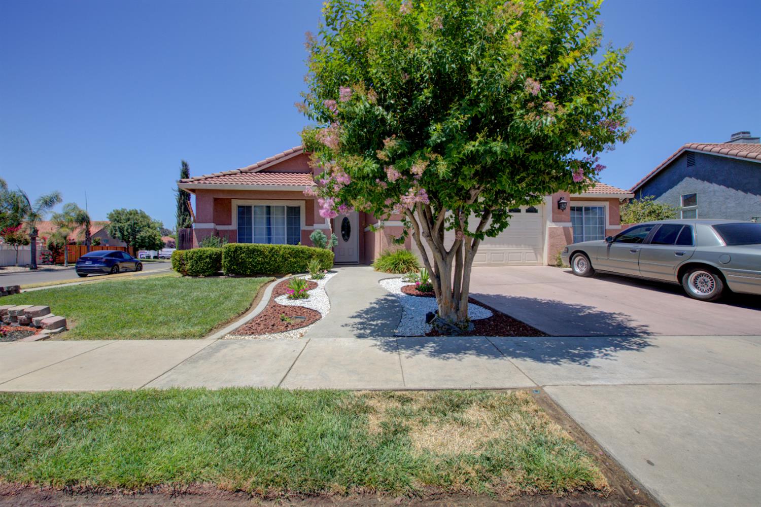 Detail Gallery Image 2 of 31 For 3129 Malik Ave, Ceres,  CA 95307 - 4 Beds | 2 Baths