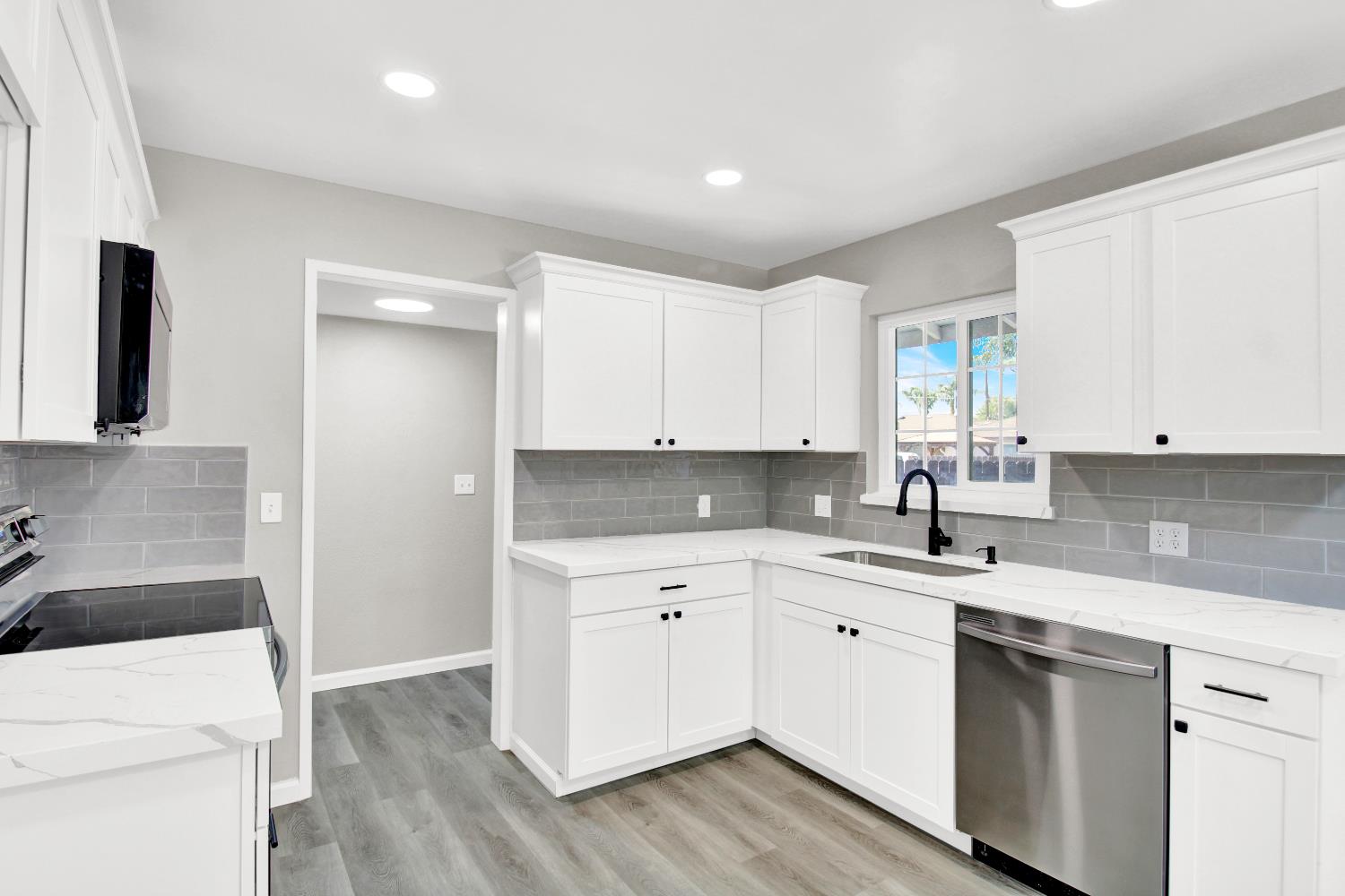 Detail Gallery Image 11 of 45 For 3212 Lotus Ct, Ceres,  CA 95307 - 3 Beds | 2 Baths