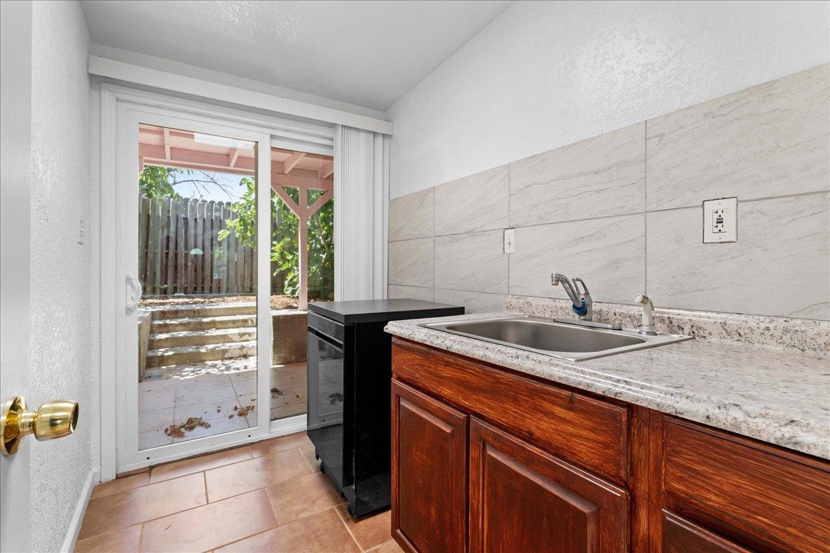 Detail Gallery Image 21 of 31 For 2117 Violet, Sacramento,  CA 95825 - 8 Beds | 4 Baths
