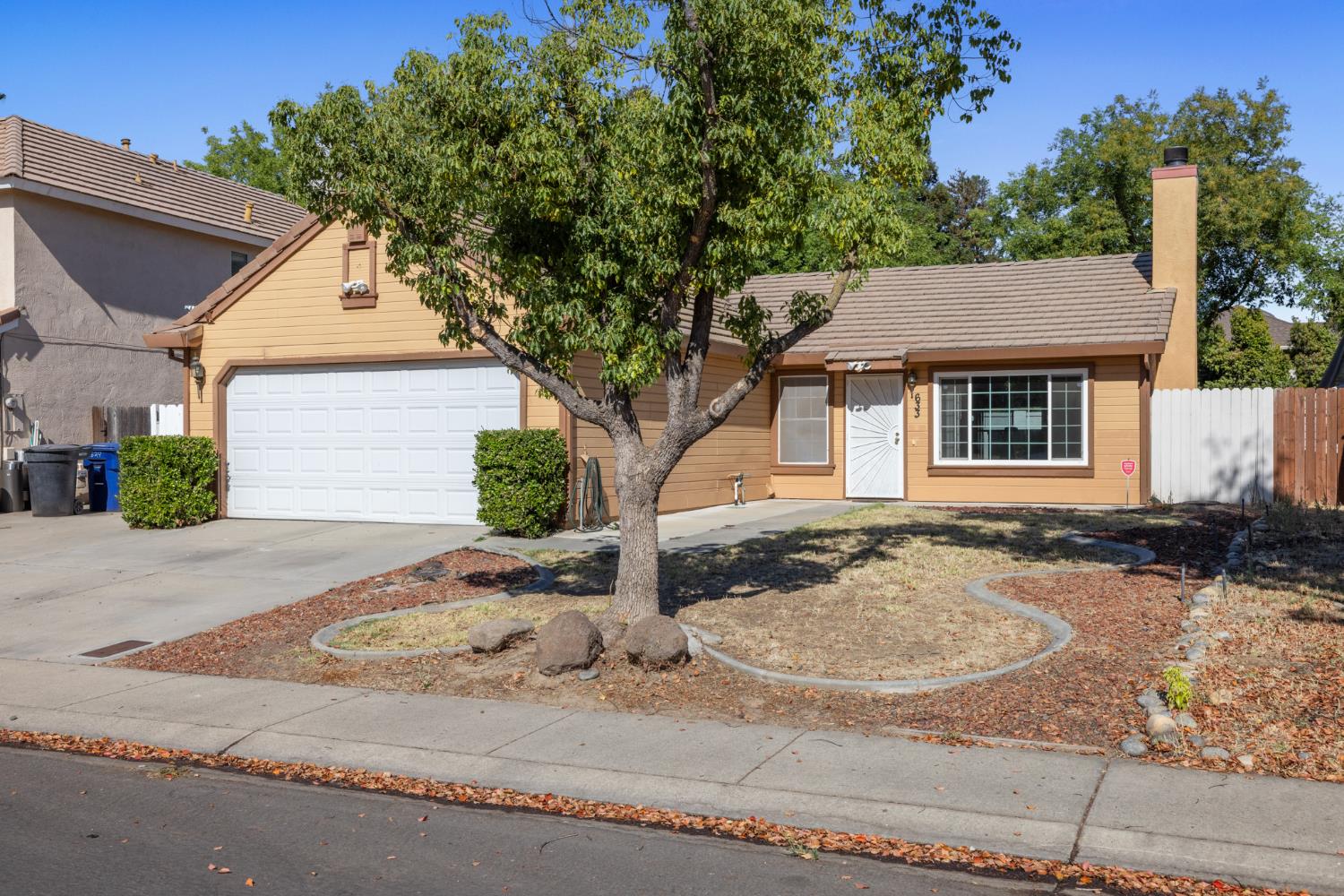 Detail Gallery Image 3 of 33 For 633 Waddell Way, Modesto,  CA 95357 - 3 Beds | 2 Baths