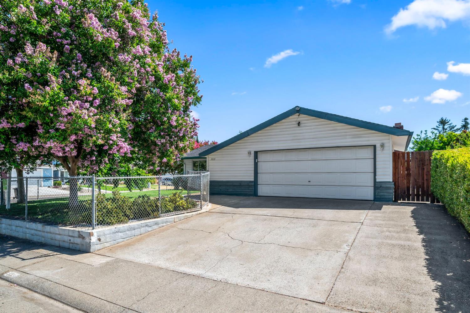 Detail Gallery Image 5 of 32 For 3331 Calico Ct, Sacramento,  CA 95826 - 3 Beds | 2 Baths