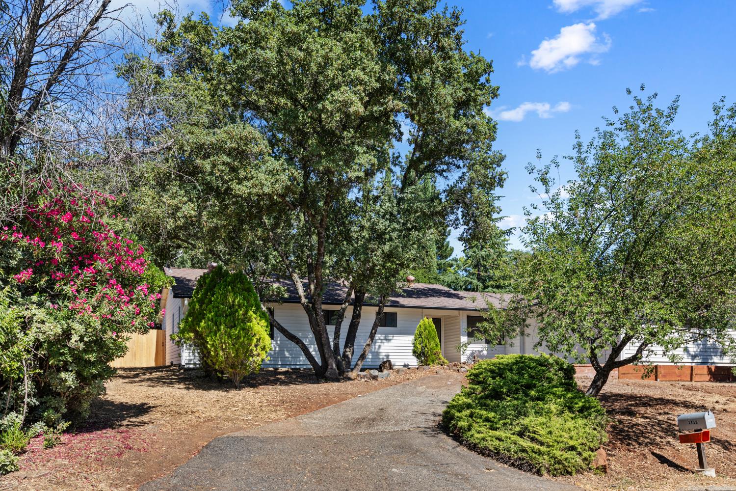 Detail Gallery Image 2 of 40 For 3435 La Cienega Way, Cameron Park,  CA 95682 - 3 Beds | 2 Baths