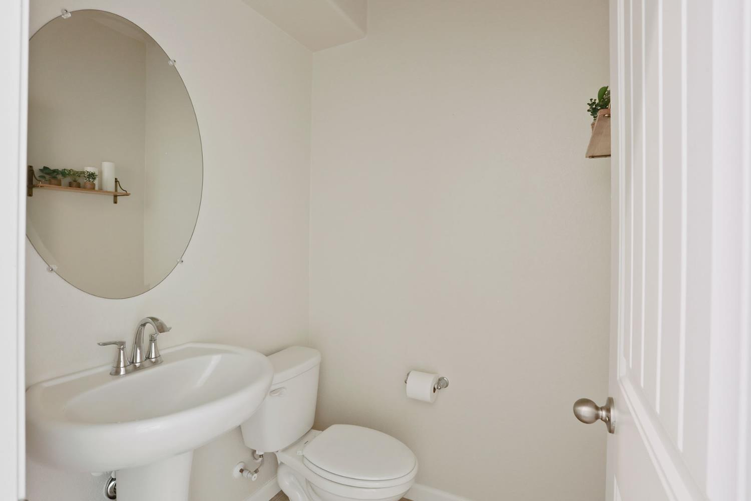 Detail Gallery Image 8 of 33 For 1540 Aspire Way, Modesto,  CA 95356 - 5 Beds | 2/1 Baths