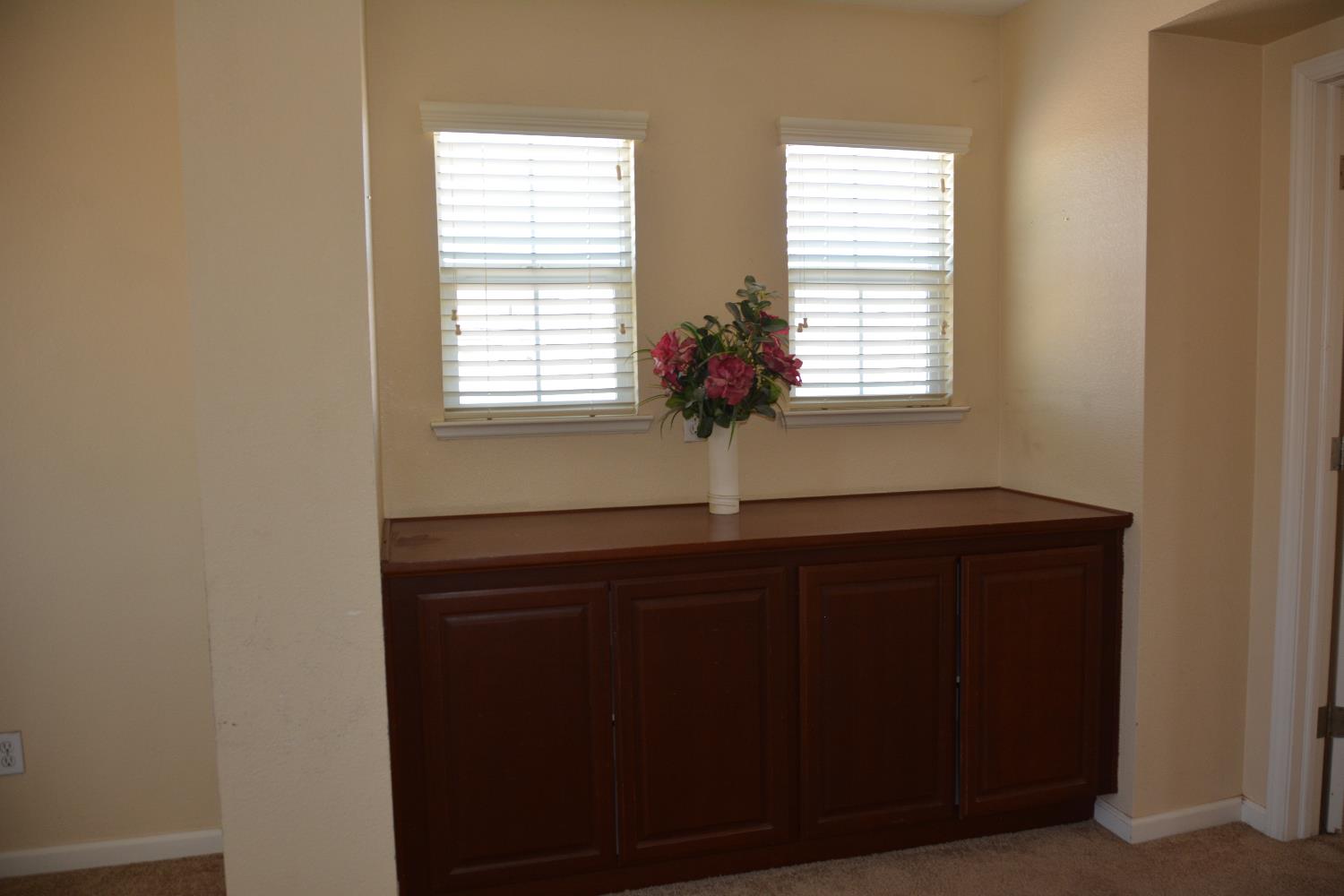 Detail Gallery Image 13 of 29 For 1492 Antioch Ct, Merced,  CA 95348 - 5 Beds | 2/1 Baths