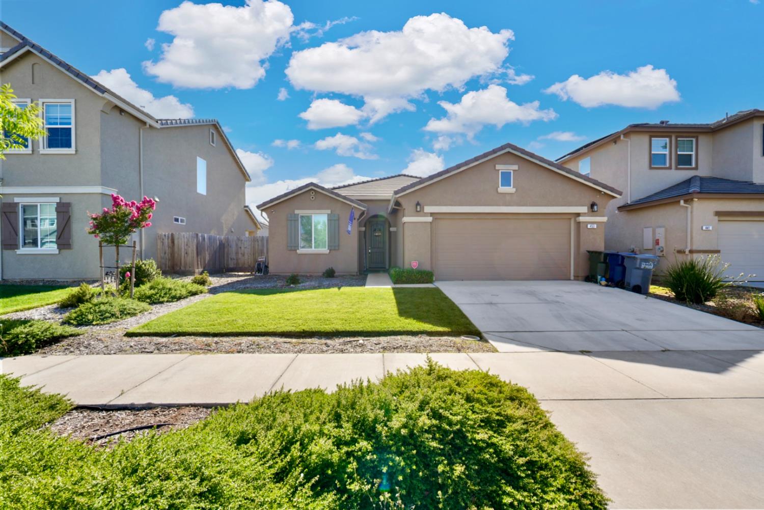 Detail Gallery Image 1 of 33 For 453 Daffodil Dr, Merced,  CA 95341 - 3 Beds | 2 Baths
