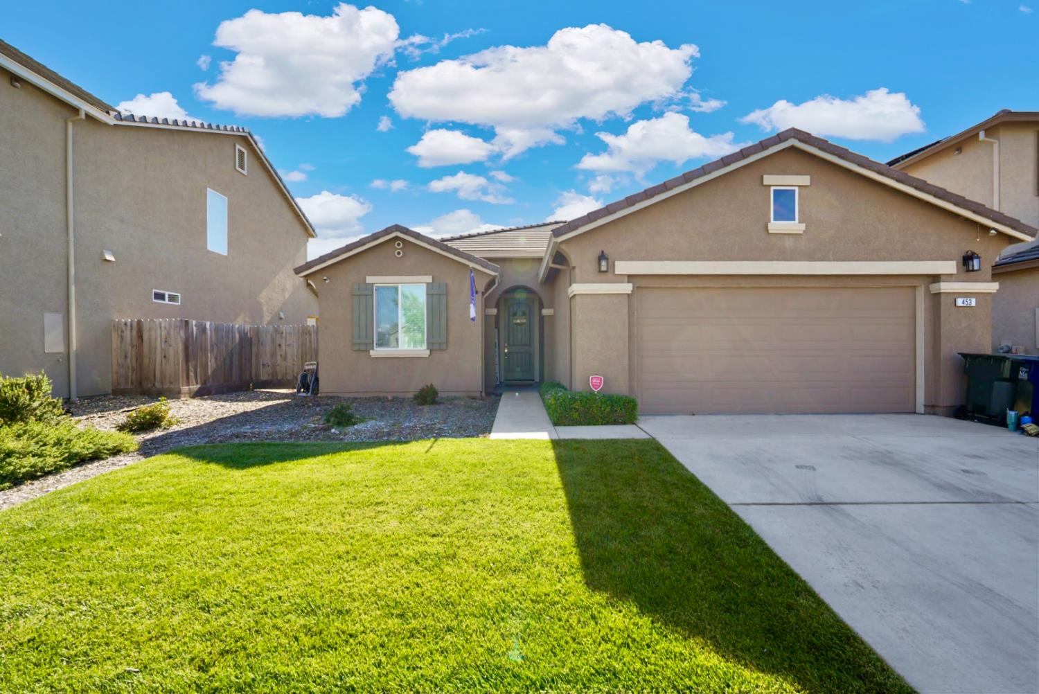 Detail Gallery Image 2 of 33 For 453 Daffodil Dr, Merced,  CA 95341 - 3 Beds | 2 Baths