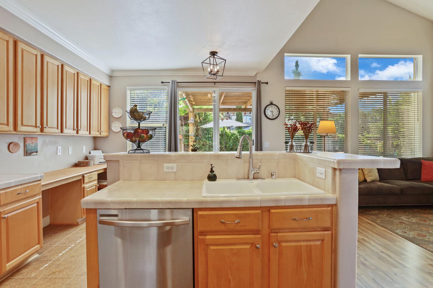 Detail Gallery Image 9 of 21 For 1214 Royal Ann Ct, Brentwood,  CA 94513 - 4 Beds | 2/1 Baths