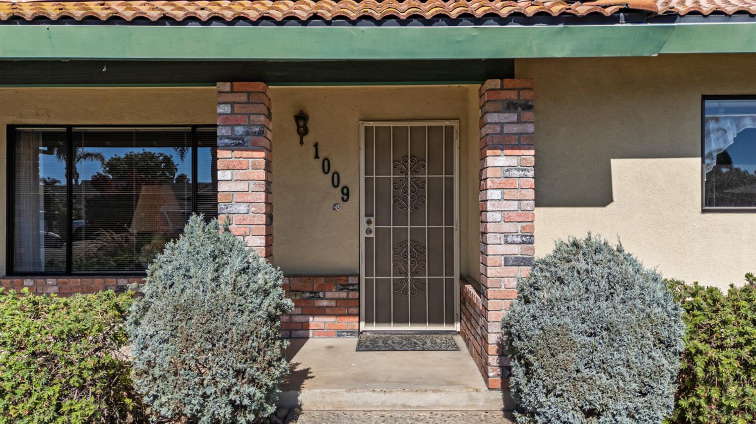 Detail Gallery Image 6 of 46 For 1009 Zinfandel Pl, Modesto,  CA 95351 - 3 Beds | 2 Baths