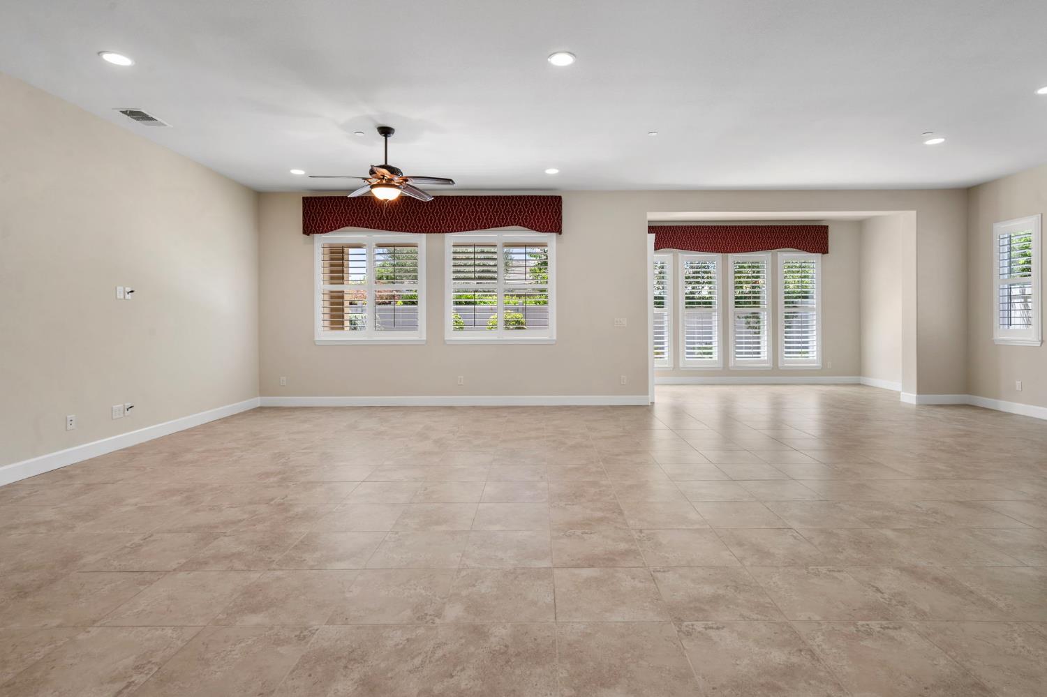 Detail Gallery Image 9 of 55 For 1264 Elm Ridge St, Manteca,  CA 95336 - 3 Beds | 2/1 Baths