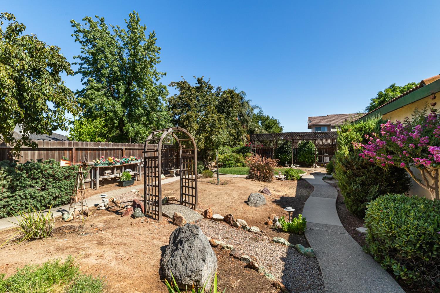 Detail Gallery Image 45 of 46 For 1009 Zinfandel Pl, Modesto,  CA 95351 - 3 Beds | 2 Baths