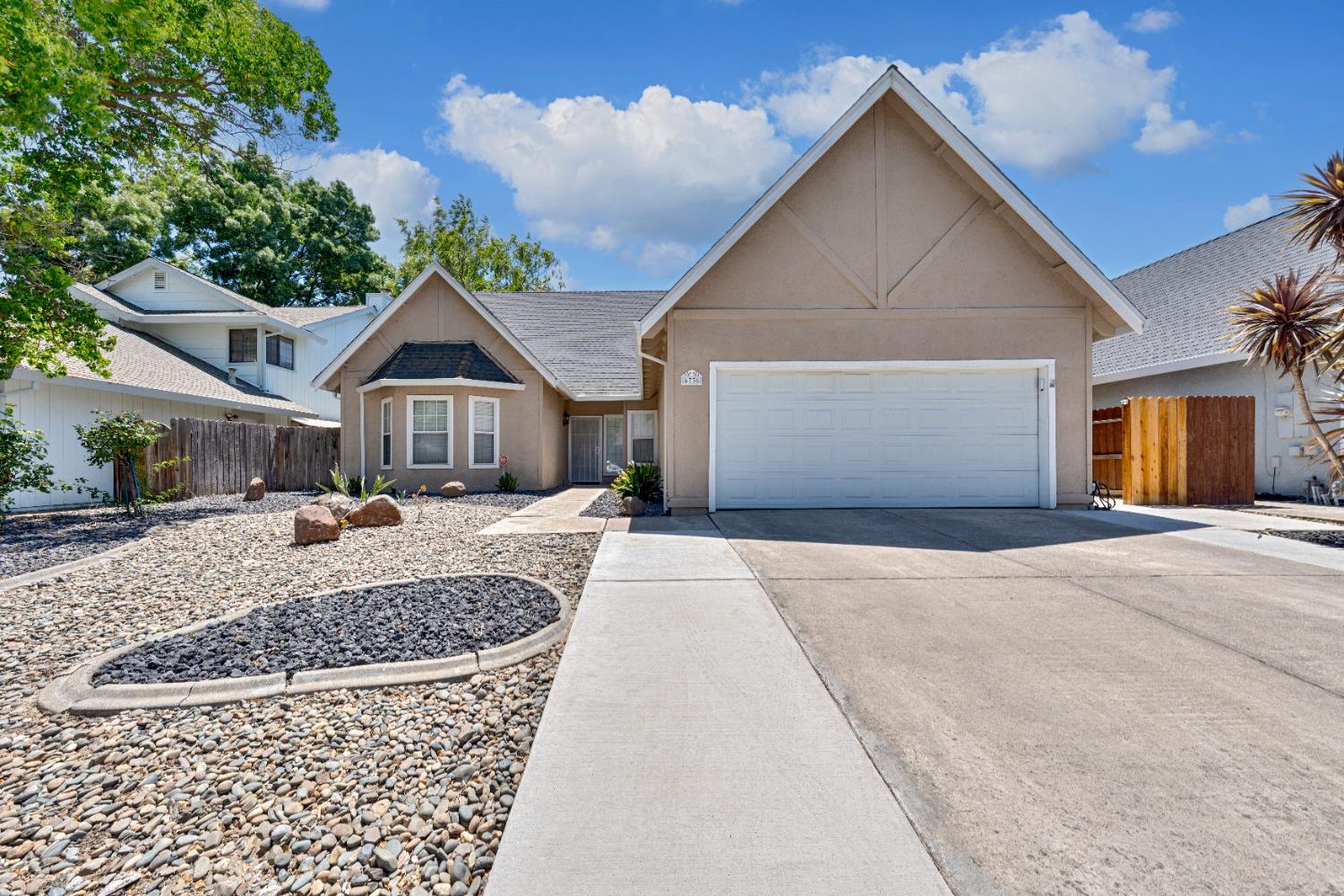 Detail Gallery Image 1 of 36 For 6736 Folkstone Way, Elk Grove,  CA 95758 - 4 Beds | 3 Baths
