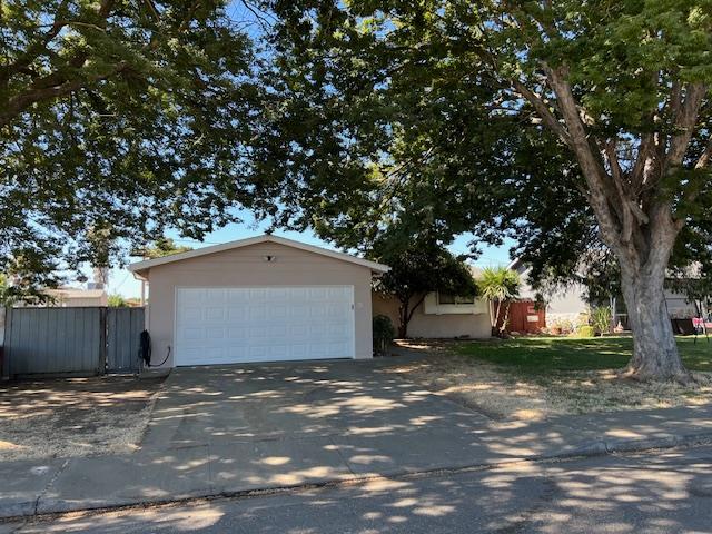 Detail Gallery Image 2 of 22 For 42 Manor Ave, Gustine,  CA 95322 - 3 Beds | 2 Baths