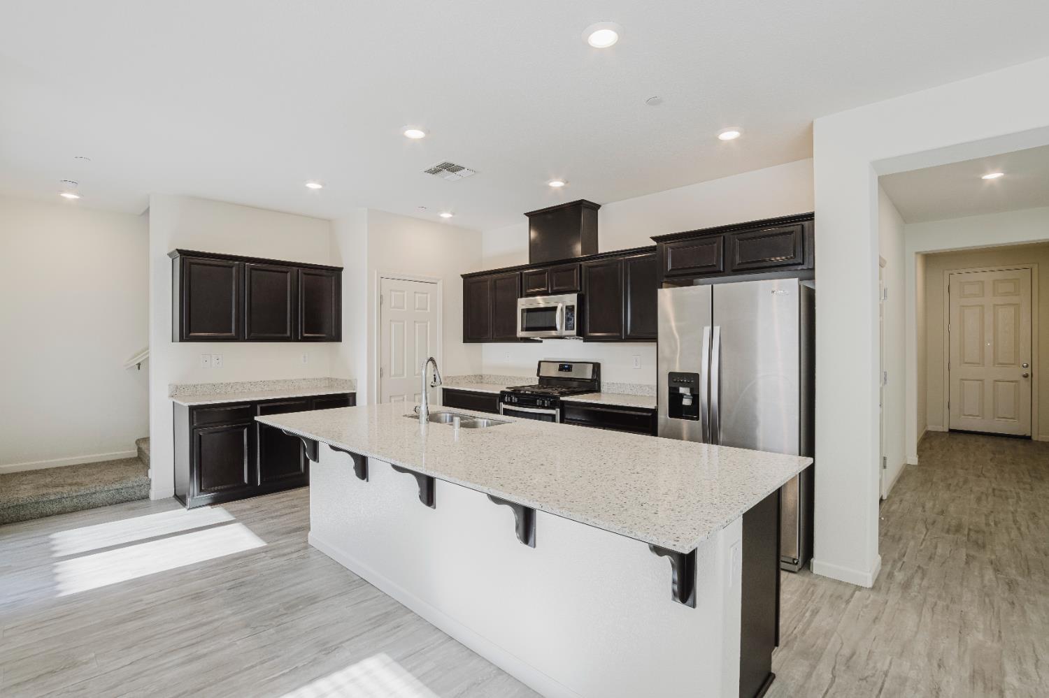 Detail Gallery Image 10 of 53 For 5231 Morning Bird Way, Sacramento,  CA 95835 - 5 Beds | 3 Baths