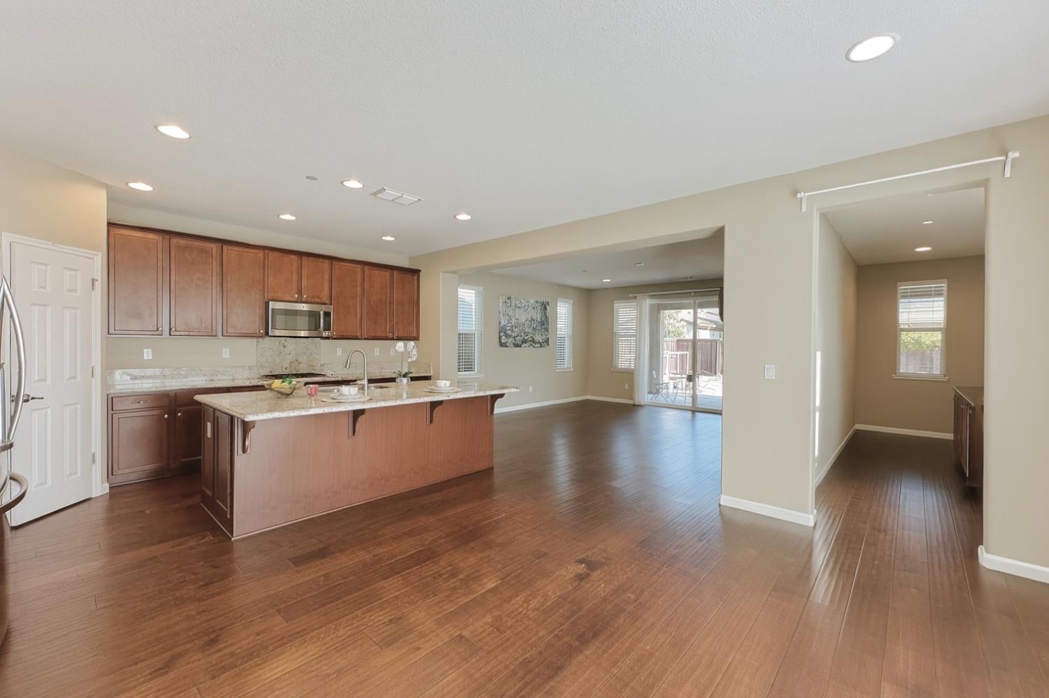 Detail Gallery Image 10 of 33 For 2544 Mack Way, Woodland,  CA 95776 - 4 Beds | 3 Baths