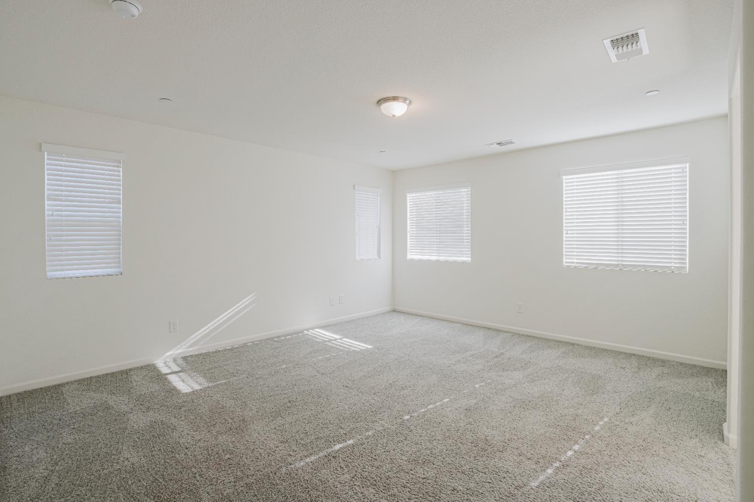 Detail Gallery Image 19 of 53 For 5231 Morning Bird Way, Sacramento,  CA 95835 - 5 Beds | 3 Baths
