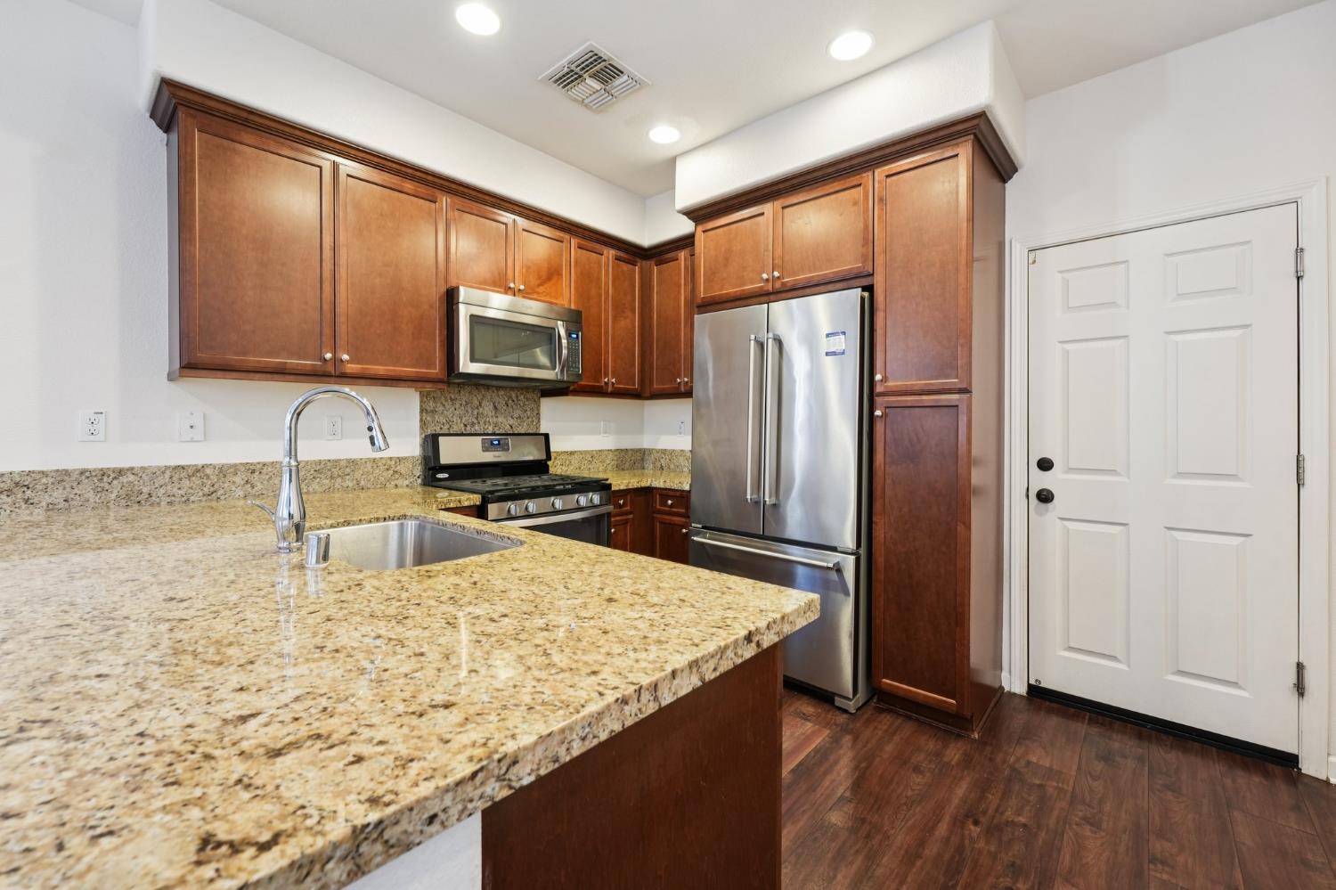 Detail Gallery Image 12 of 45 For 818 Queen Palm Ln, Brentwood,  CA 94513 - 3 Beds | 2/1 Baths