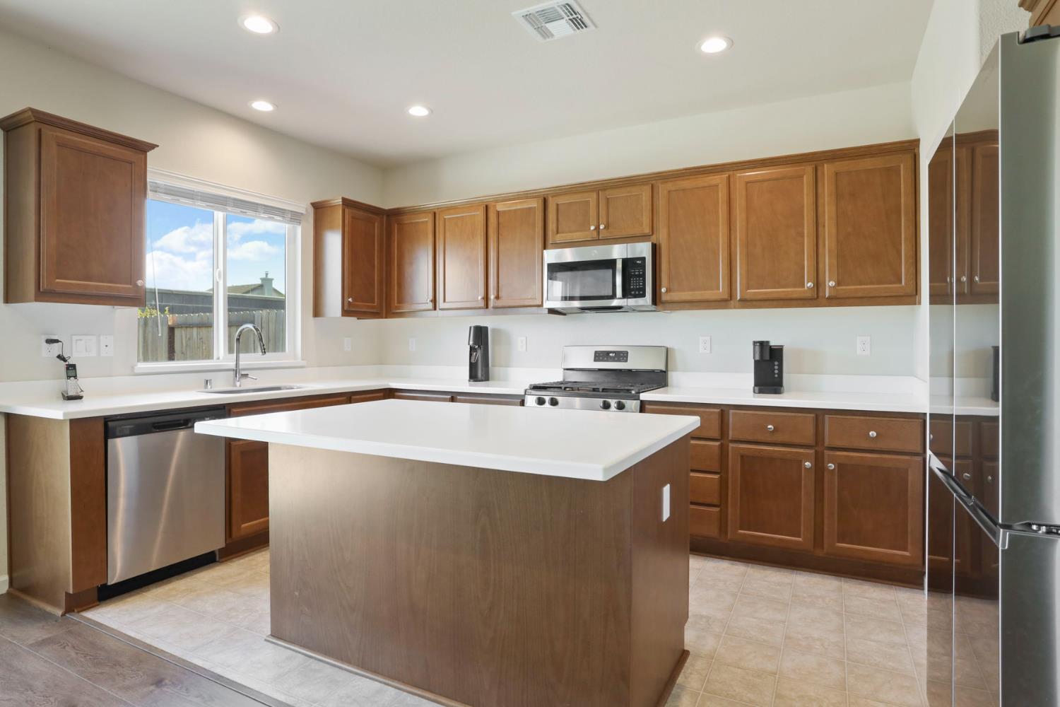 Detail Gallery Image 10 of 33 For 1540 Aspire Way, Modesto,  CA 95356 - 5 Beds | 2/1 Baths