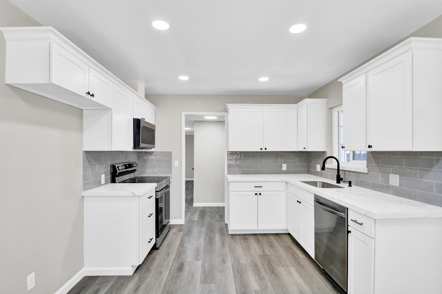 Detail Gallery Image 2 of 45 For 3212 Lotus Ct, Ceres,  CA 95307 - 3 Beds | 2 Baths