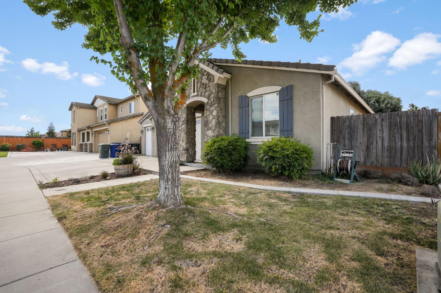Detail Gallery Image 3 of 41 For 2512 Cancun Ct, Modesto,  CA 95355 - 3 Beds | 2/1 Baths