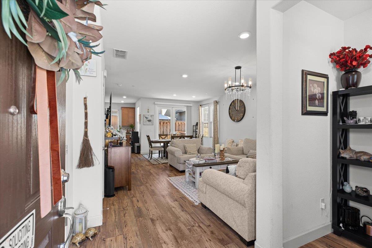 Detail Gallery Image 7 of 38 For 5753 Cornerstone Dr, Riverbank,  CA 95367 - 3 Beds | 2/1 Baths