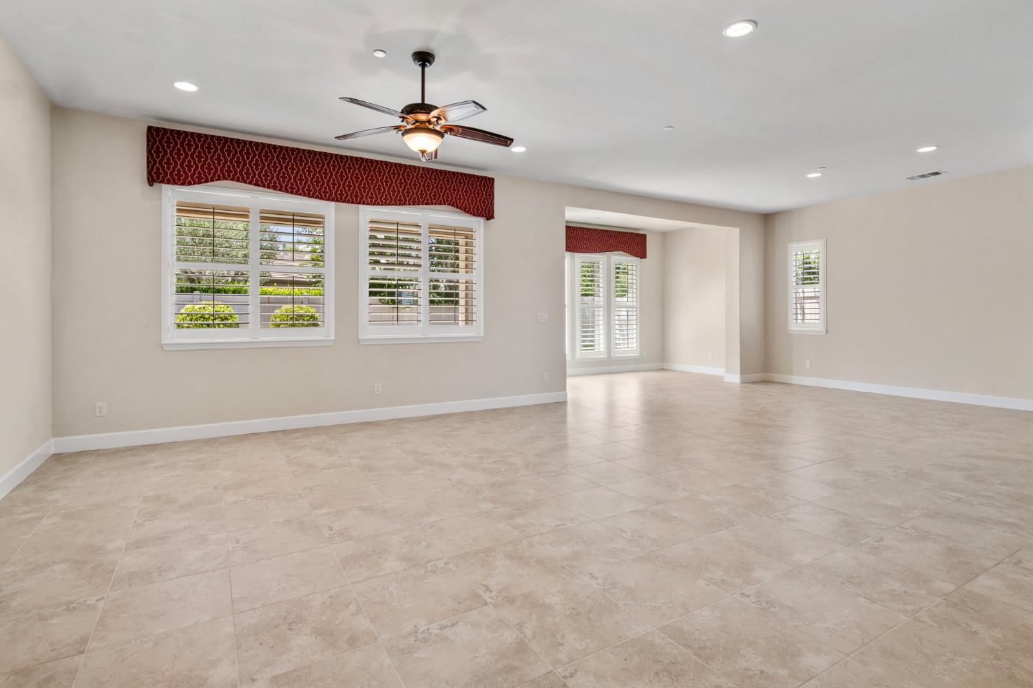 Detail Gallery Image 10 of 55 For 1264 Elm Ridge St, Manteca,  CA 95336 - 3 Beds | 2/1 Baths