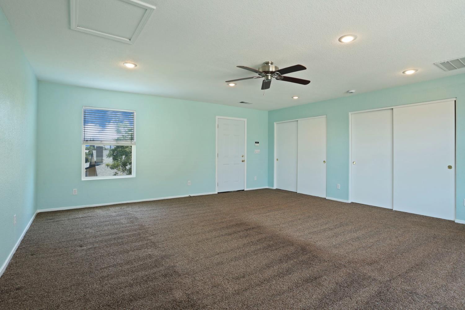 Detail Gallery Image 13 of 16 For 1262 Syracuse Ln, Manteca,  CA 95336 - 4 Beds | 2/1 Baths