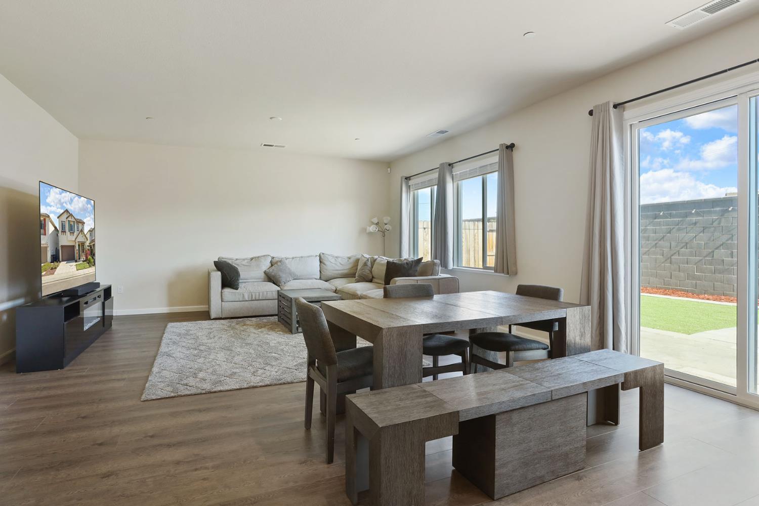 Detail Gallery Image 13 of 33 For 1540 Aspire Way, Modesto,  CA 95356 - 5 Beds | 2/1 Baths
