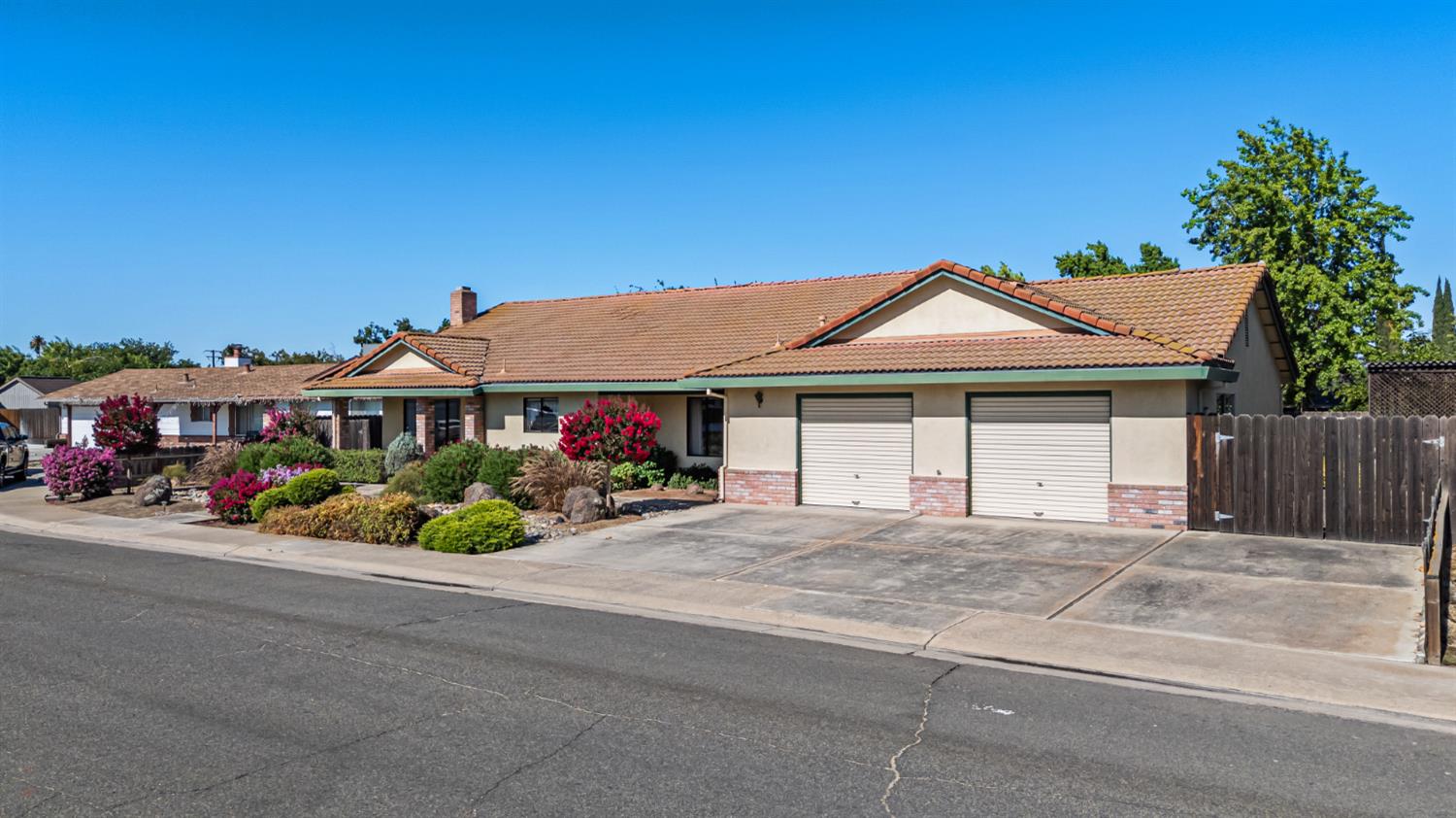 Detail Gallery Image 3 of 46 For 1009 Zinfandel Pl, Modesto,  CA 95351 - 3 Beds | 2 Baths