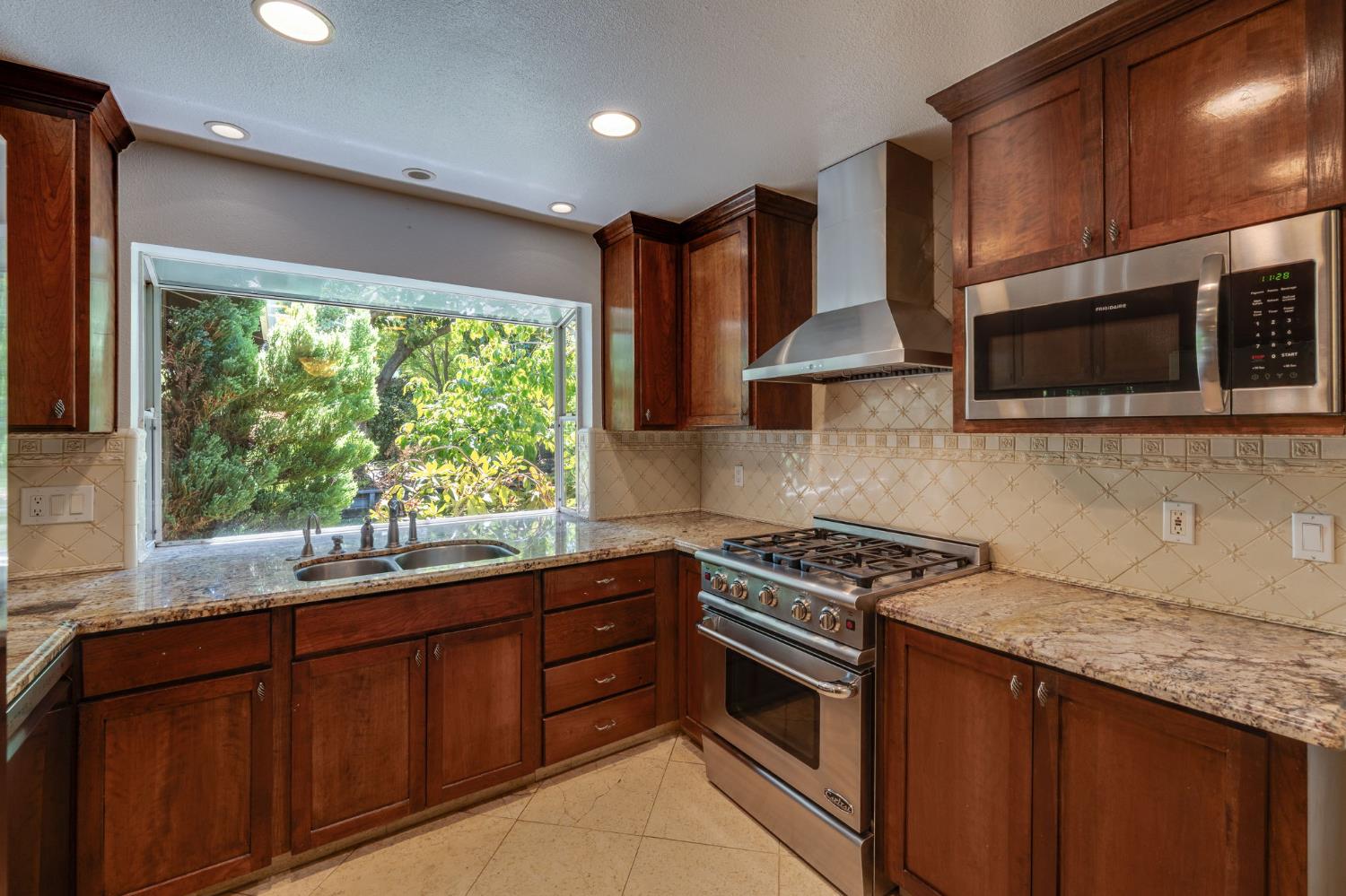 Detail Gallery Image 30 of 64 For 5352 Wedge Cir, Fair Oaks,  CA 95628 - 3 Beds | 2 Baths