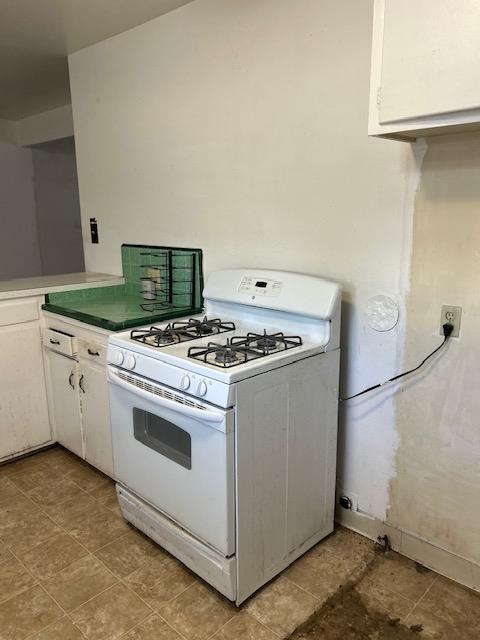 Detail Gallery Image 3 of 16 For 2108 Aloha Way, Modesto,  CA 95350 - 3 Beds | 1 Baths
