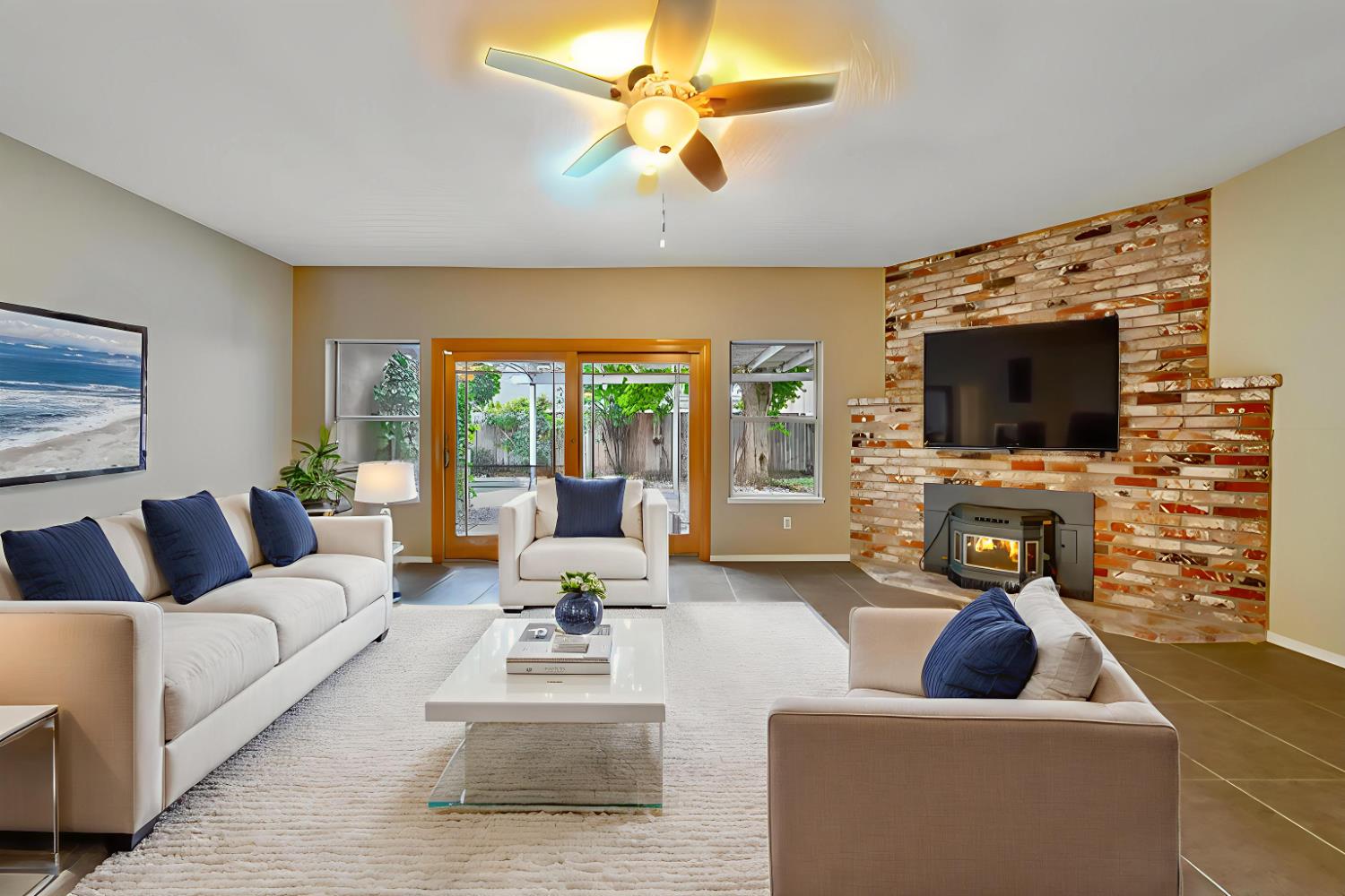 Detail Gallery Image 4 of 36 For 6736 Folkstone Way, Elk Grove,  CA 95758 - 4 Beds | 3 Baths