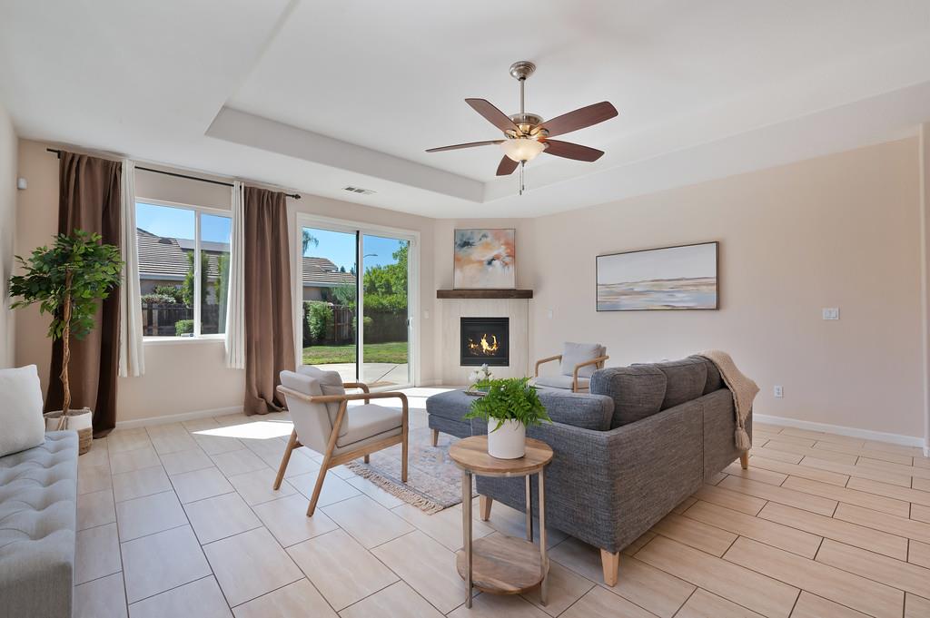 Detail Gallery Image 3 of 35 For 1681 Highland Dr, West Sacramento,  CA 95691 - 3 Beds | 2 Baths