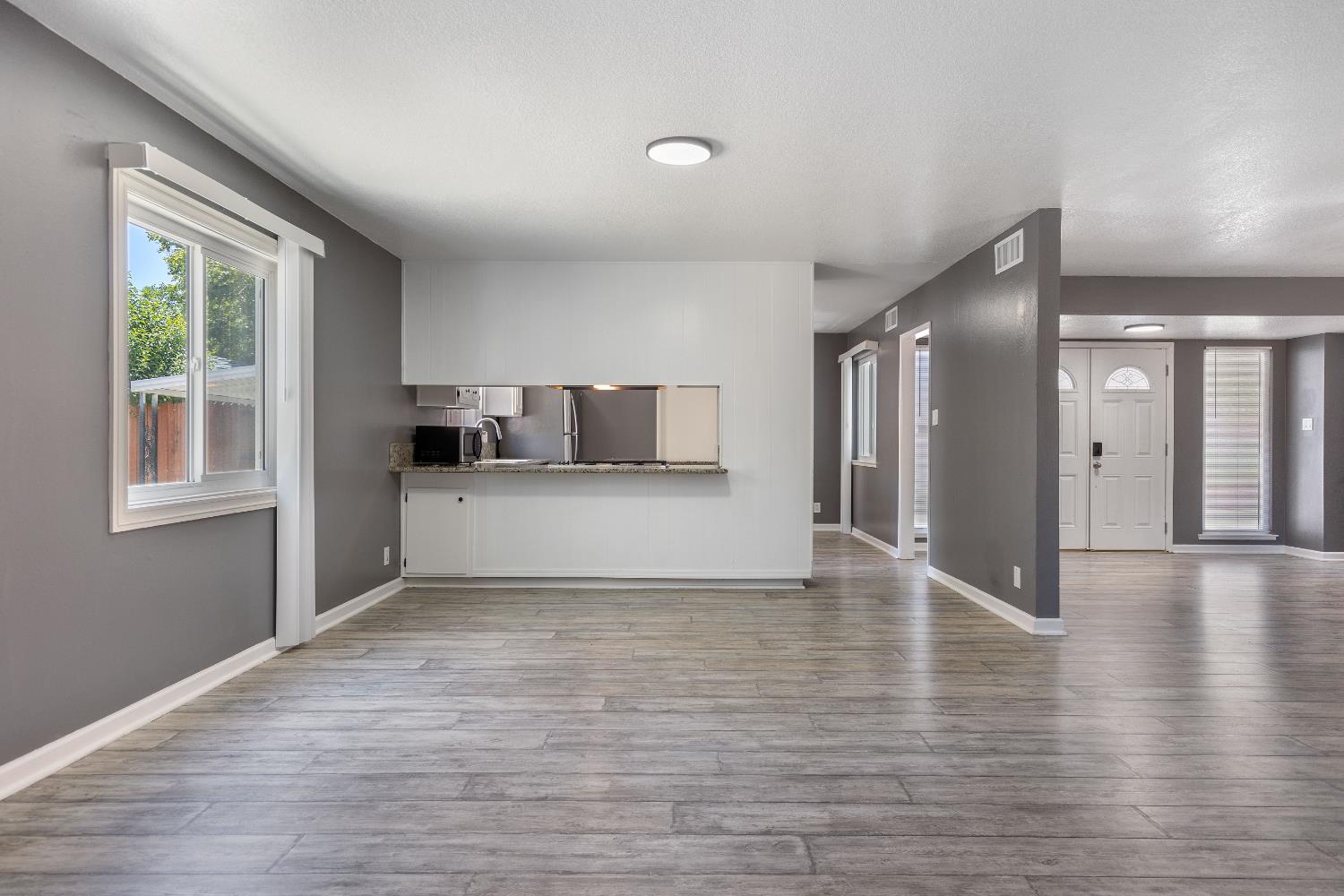 Detail Gallery Image 16 of 40 For 2537 Warrego Way, Sacramento,  CA 95826 - 4 Beds | 2/1 Baths