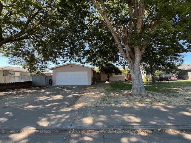 Detail Gallery Image 1 of 22 For 42 Manor Ave, Gustine,  CA 95322 - 3 Beds | 2 Baths