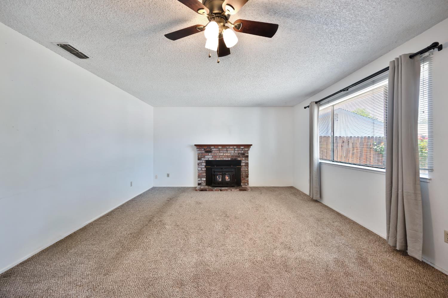 Detail Gallery Image 5 of 41 For 104 Briarcliff Ct, Folsom,  CA 95630 - 3 Beds | 2 Baths