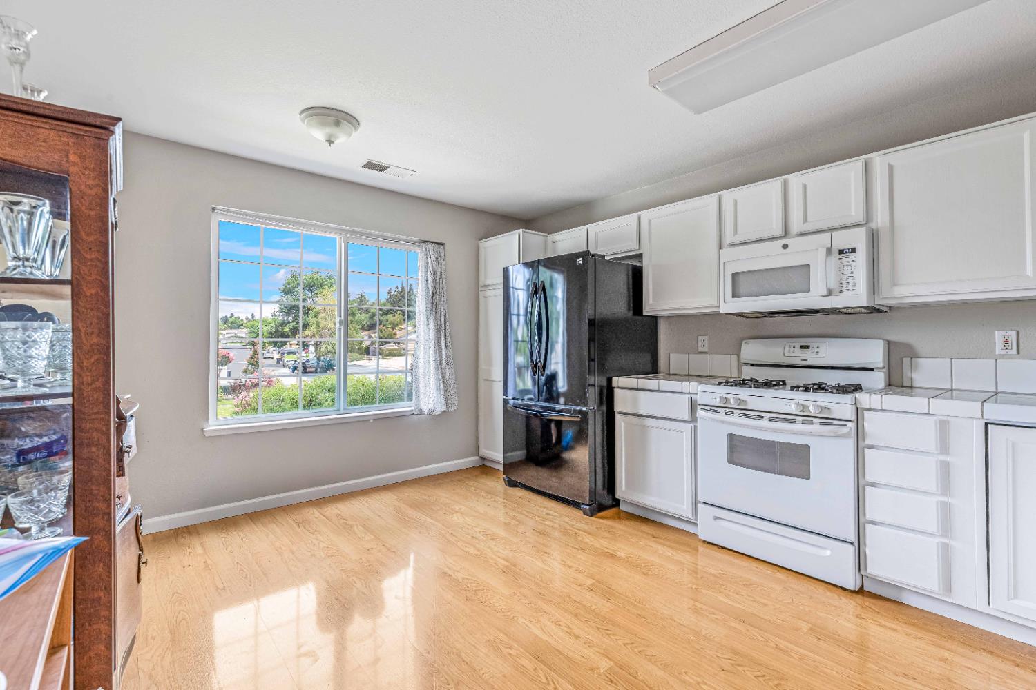 Detail Gallery Image 4 of 32 For 7003 Royal Links Dr, Riverbank,  CA 95367 - 4 Beds | 2/1 Baths
