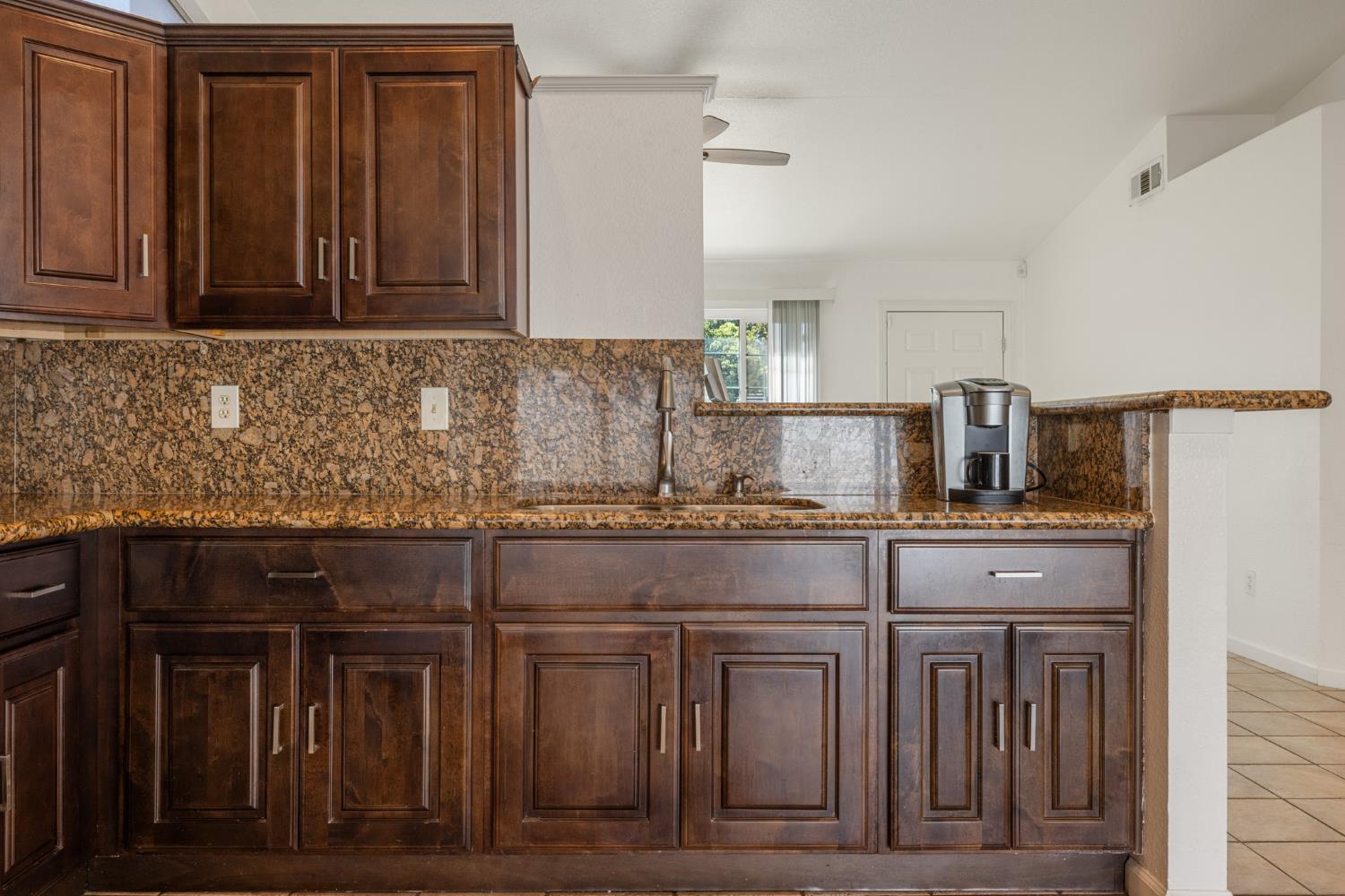 Detail Gallery Image 12 of 33 For 633 Waddell Way, Modesto,  CA 95357 - 3 Beds | 2 Baths