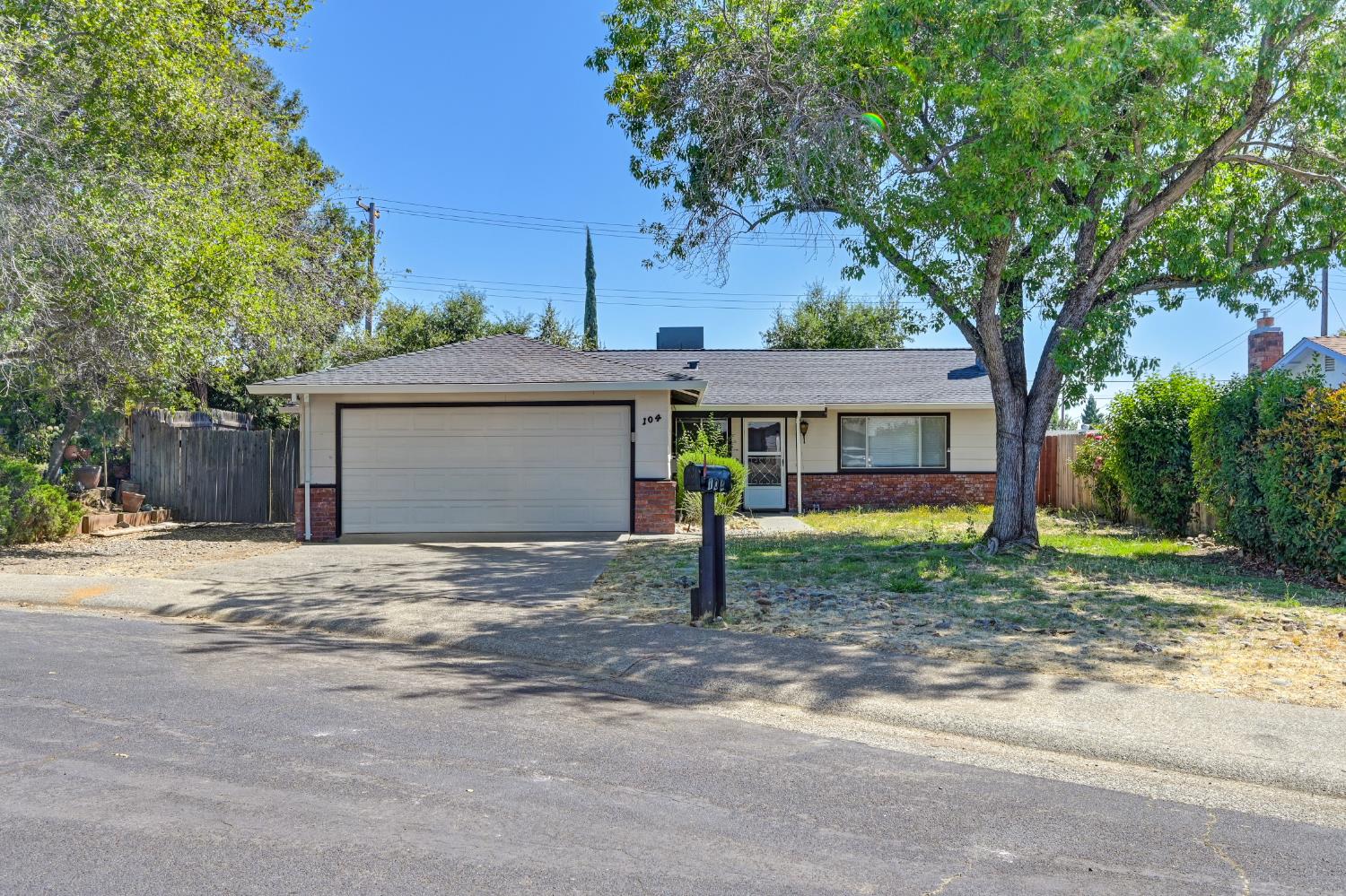 Detail Gallery Image 2 of 41 For 104 Briarcliff Ct, Folsom,  CA 95630 - 3 Beds | 2 Baths