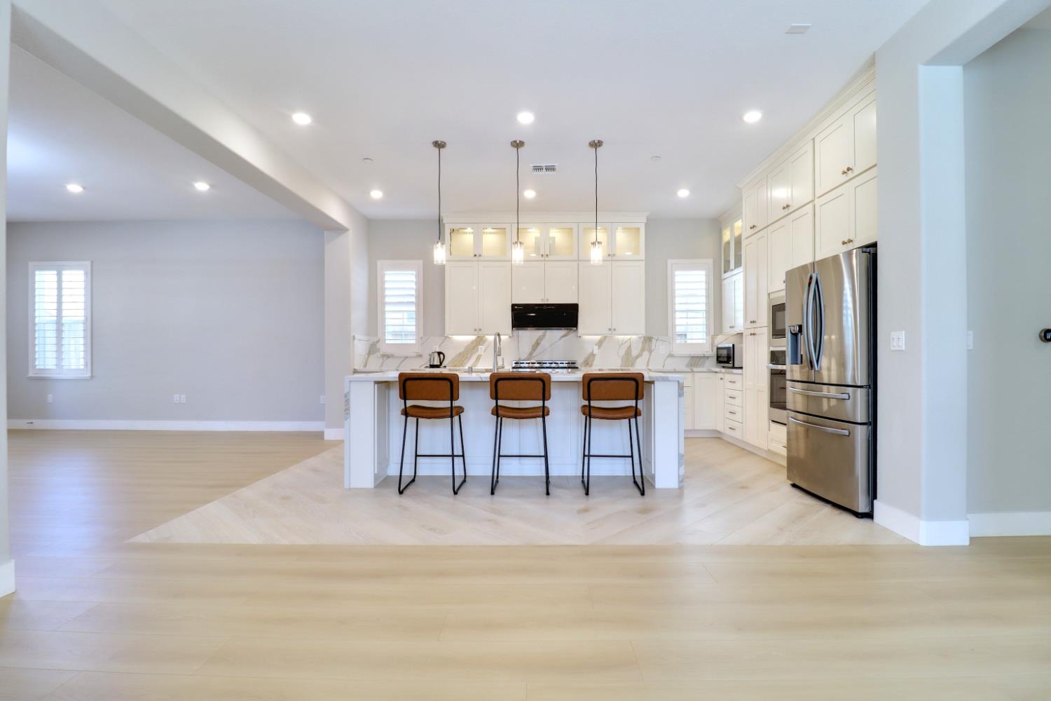 Detail Gallery Image 15 of 44 For 8594 Sona Way, Elk Grove,  CA 95757 - 6 Beds | 5/1 Baths