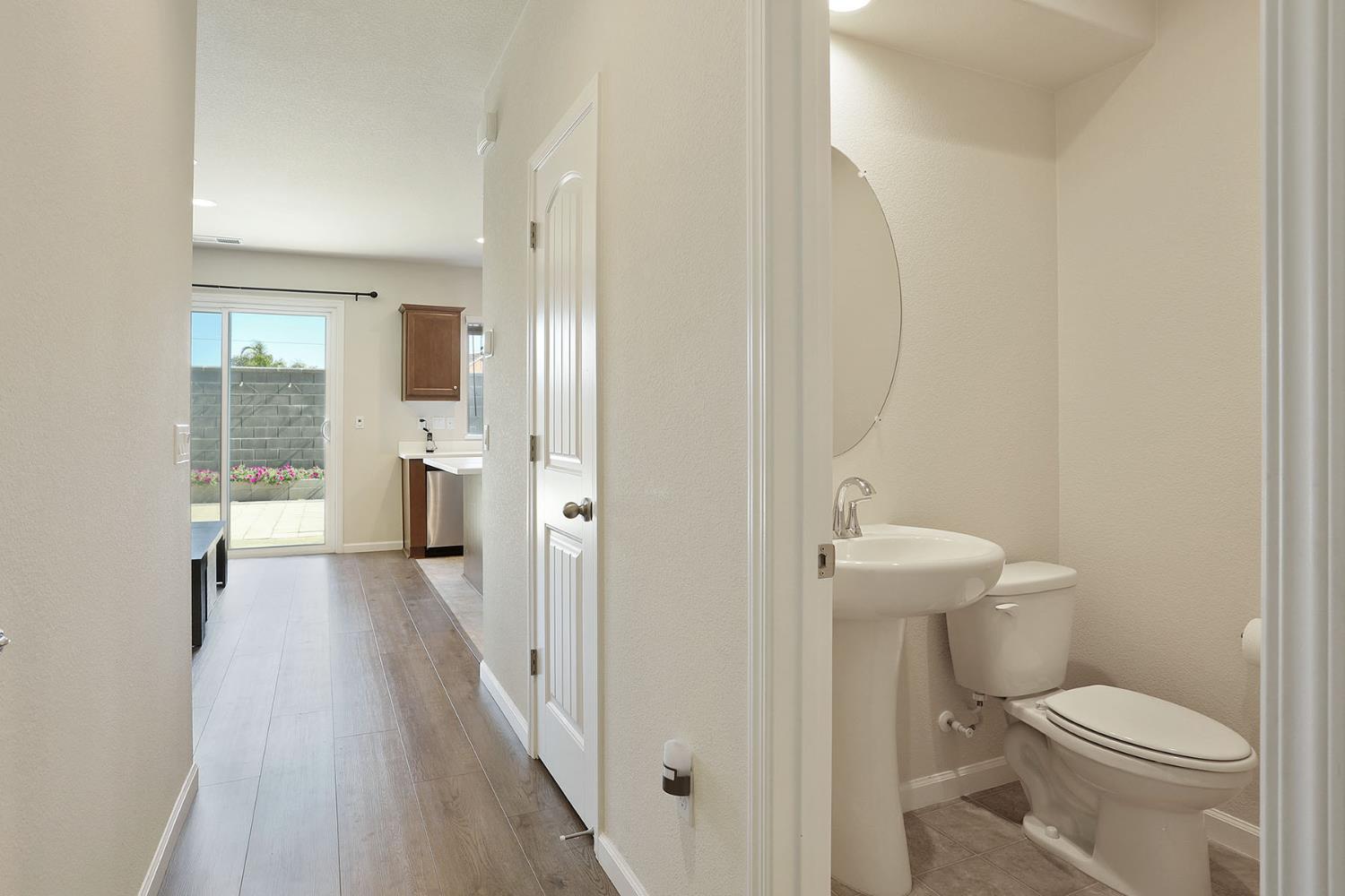 Detail Gallery Image 7 of 33 For 1540 Aspire Way, Modesto,  CA 95356 - 5 Beds | 2/1 Baths