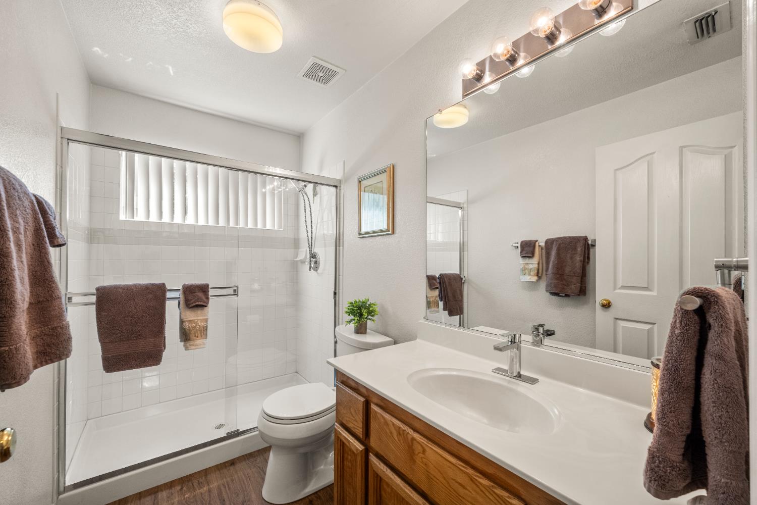 Detail Gallery Image 12 of 57 For 5100 Homeland Ct, Antelope,  CA 95843 - 6 Beds | 3 Baths