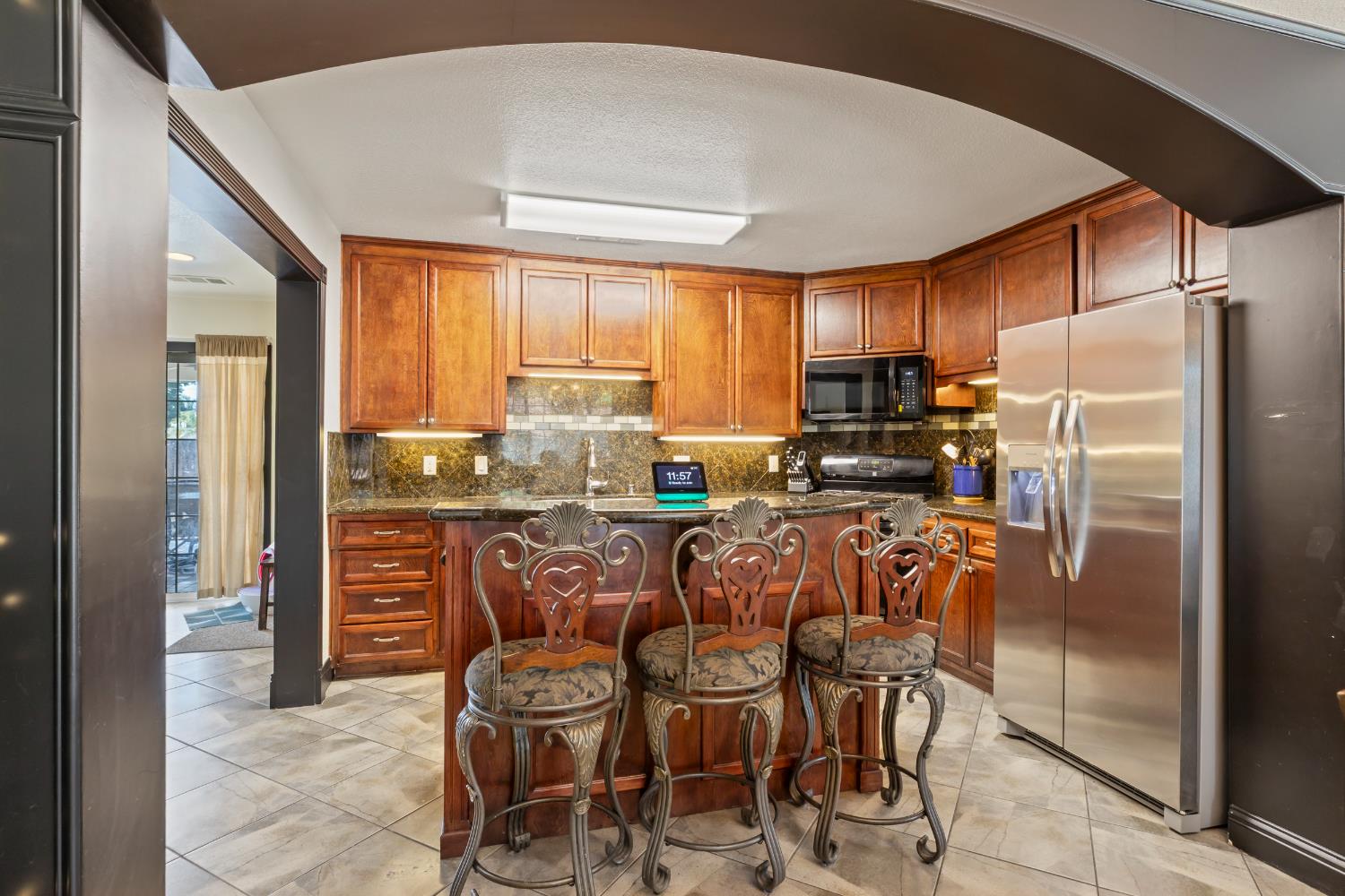 Detail Gallery Image 9 of 36 For 1846 Waring Way, Modesto,  CA 95350 - 5 Beds | 3 Baths