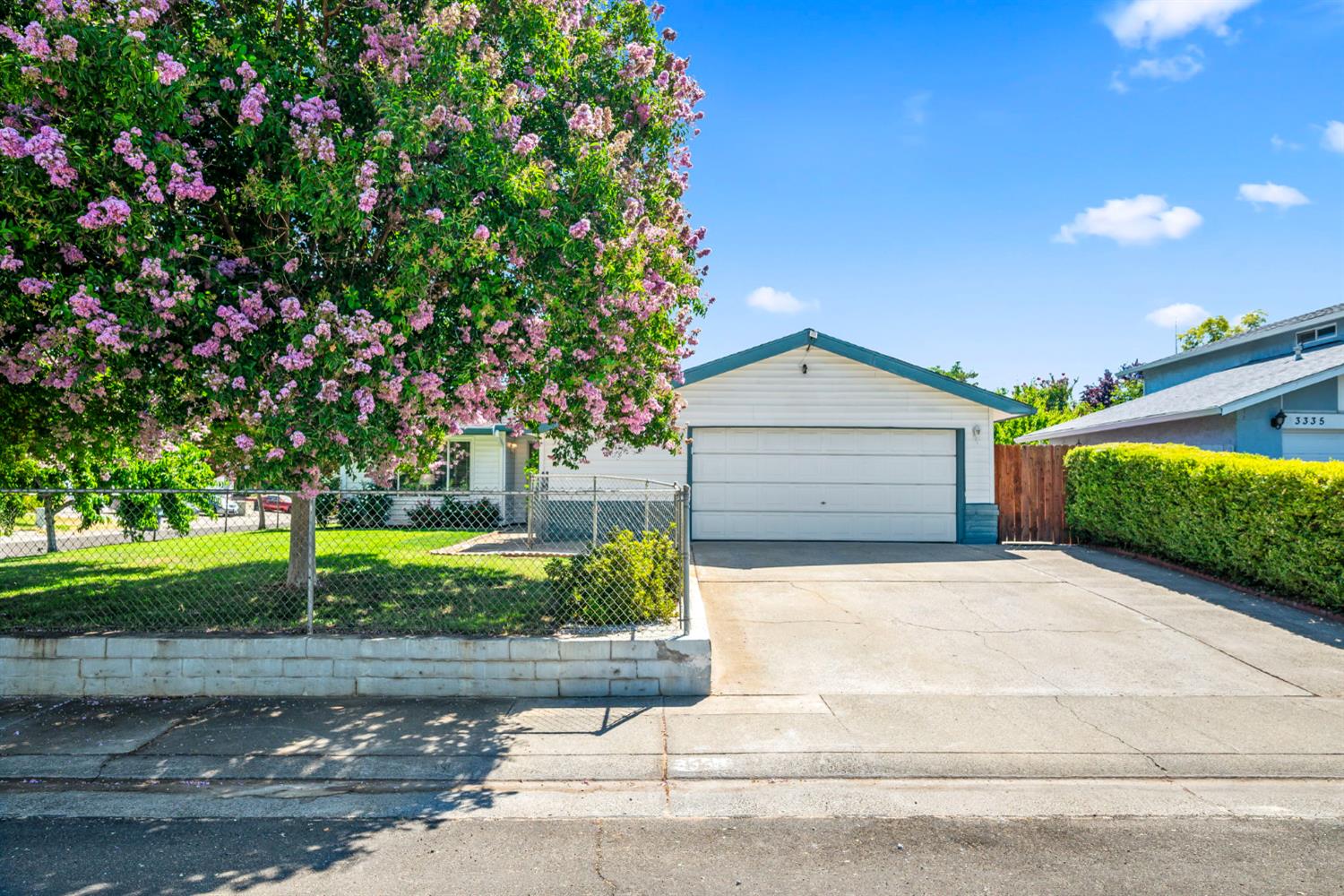 Detail Gallery Image 4 of 32 For 3331 Calico Ct, Sacramento,  CA 95826 - 3 Beds | 2 Baths