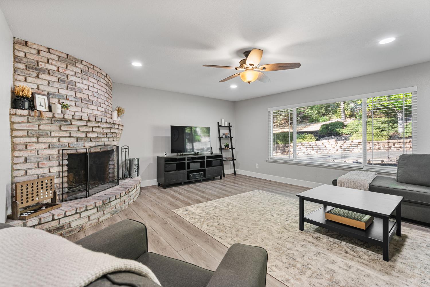 Detail Gallery Image 10 of 29 For 3960 Rustic Rd, Cameron Park,  CA 95682 - 3 Beds | 2 Baths