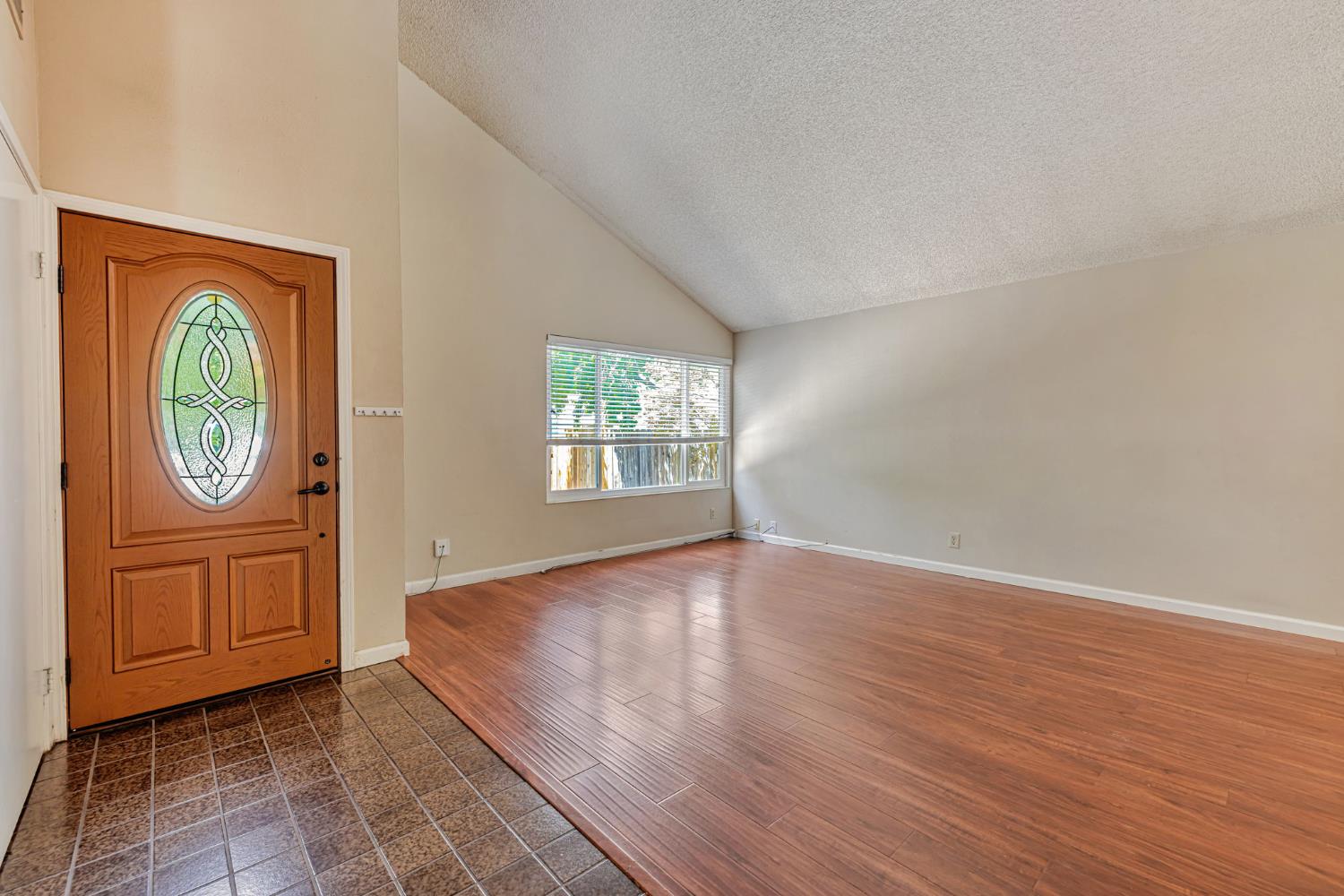Detail Gallery Image 10 of 38 For 5544 Montia Ct, Orangevale,  CA 95662 - 4 Beds | 2/1 Baths
