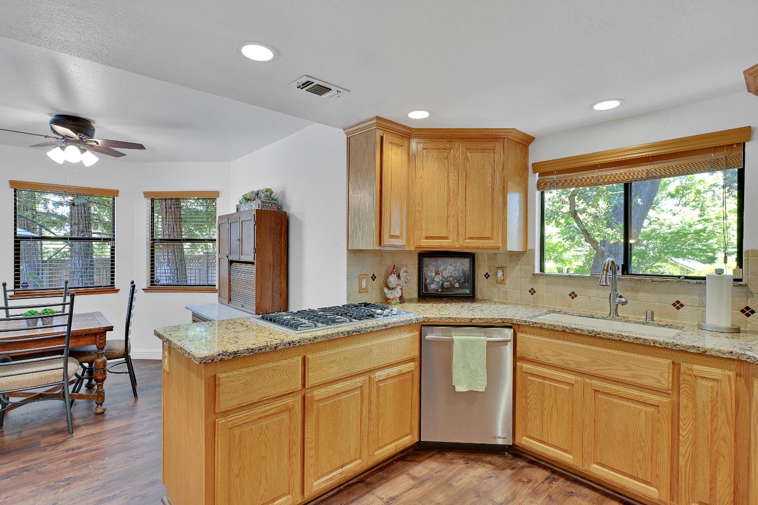 Detail Gallery Image 17 of 62 For 4710 Dea Way, Fair Oaks,  CA 95628 - 4 Beds | 3 Baths