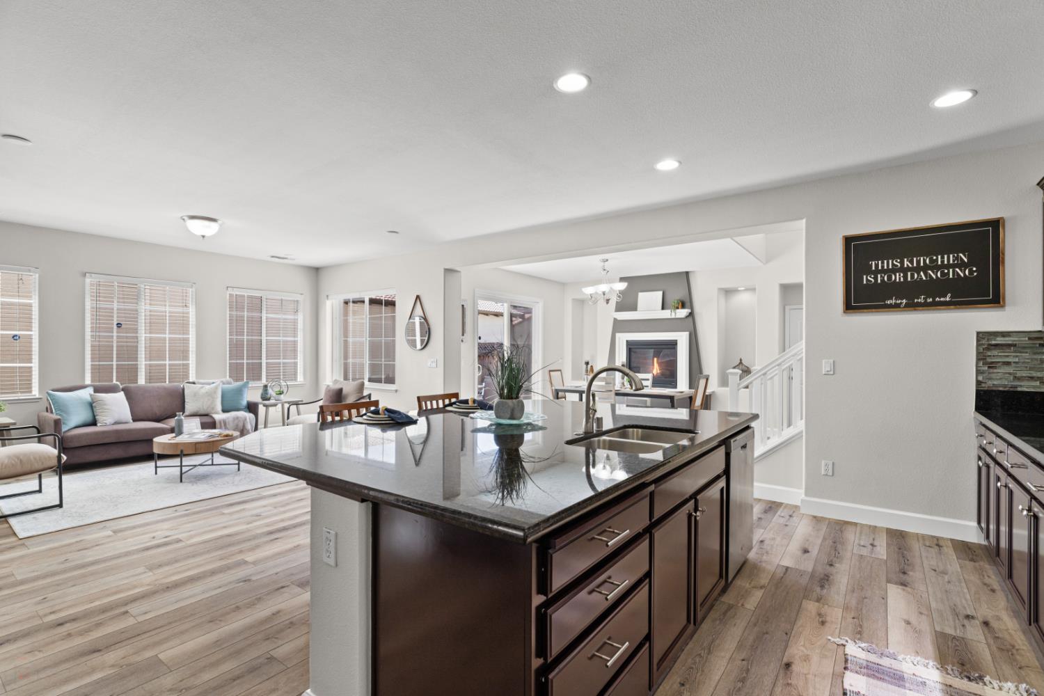 Detail Gallery Image 16 of 47 For 662 W Gravino Dr, Tracy,  CA 95391 - 4 Beds | 3 Baths