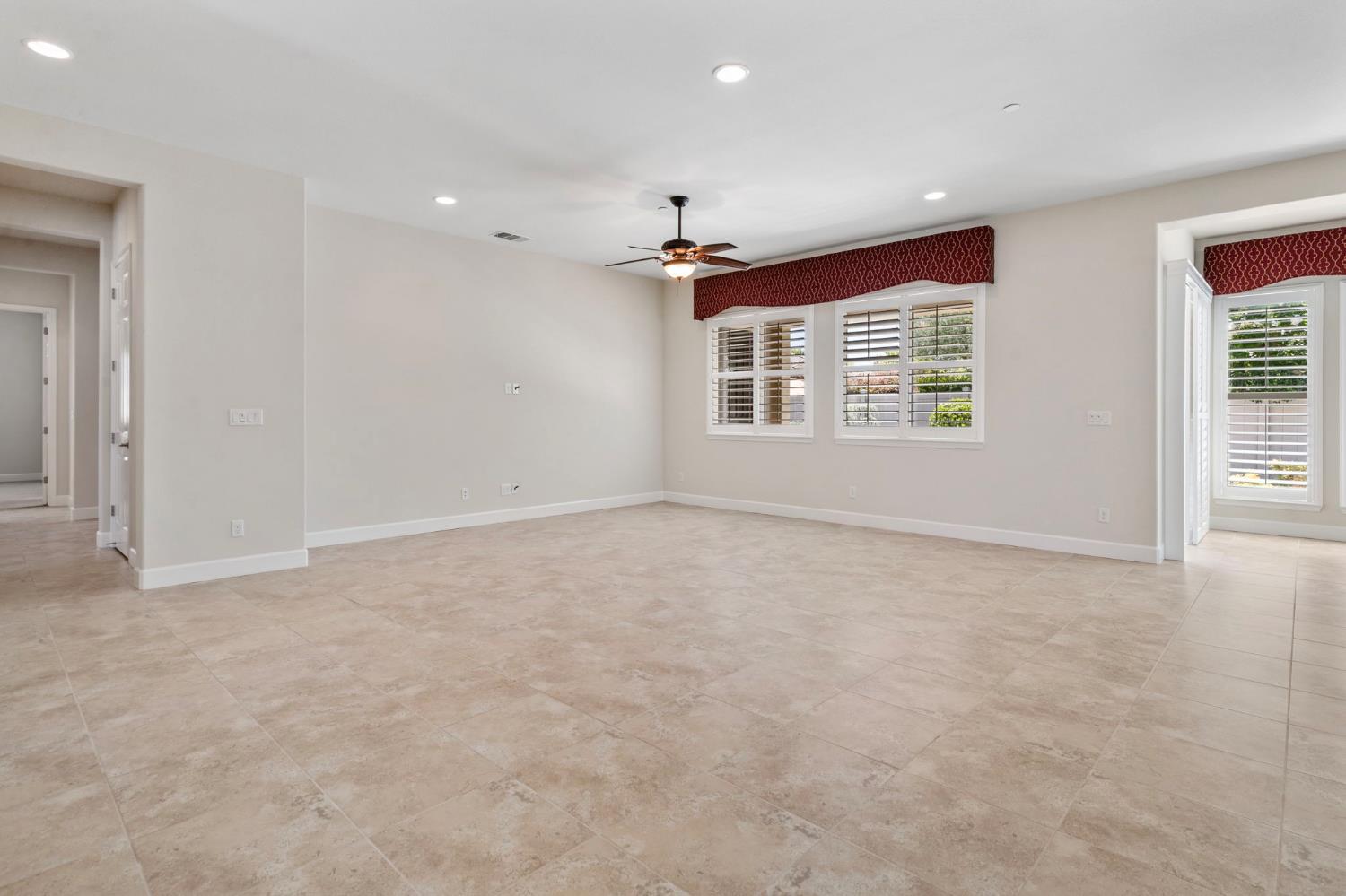 Detail Gallery Image 14 of 55 For 1264 Elm Ridge St, Manteca,  CA 95336 - 3 Beds | 2/1 Baths