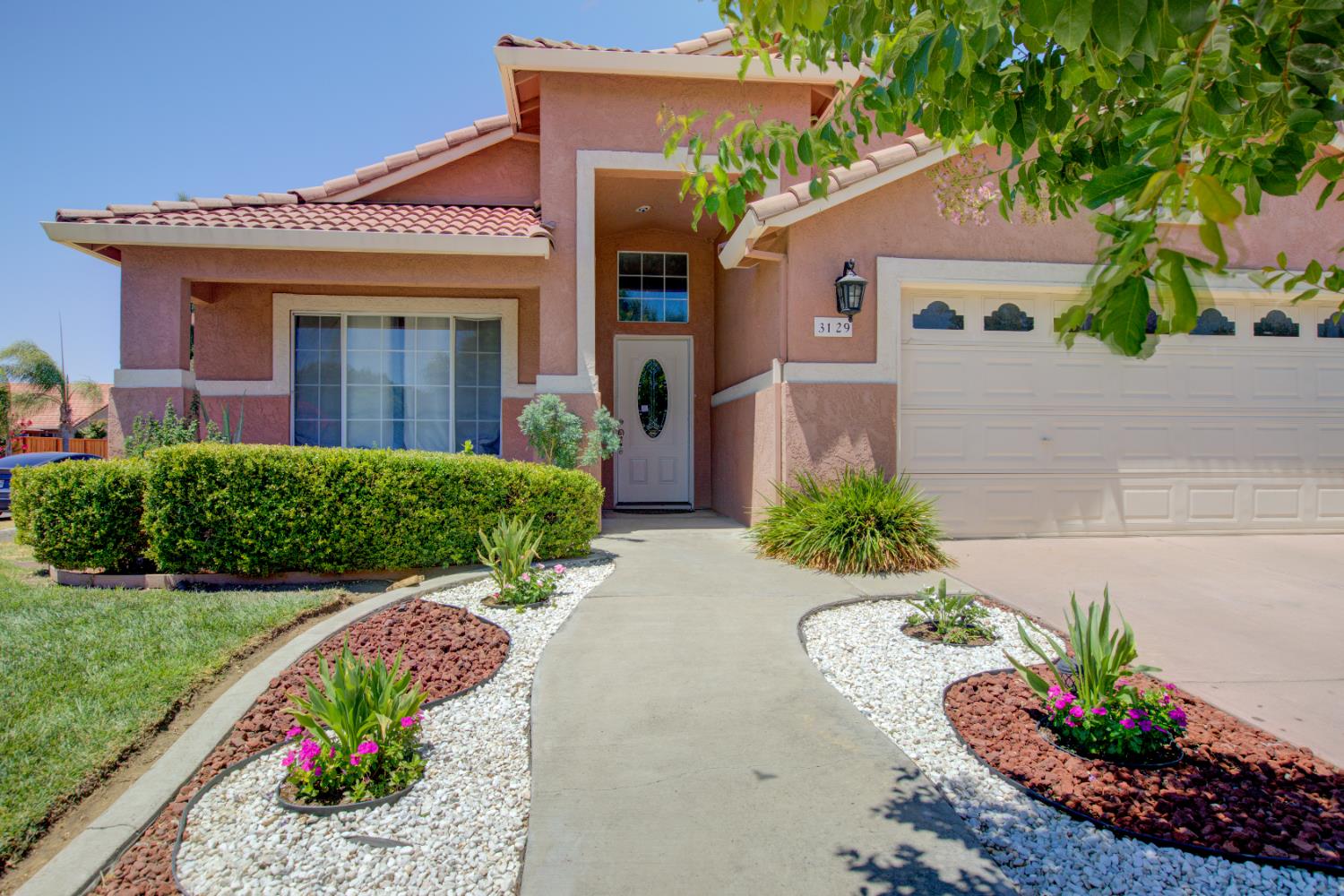 Detail Gallery Image 3 of 31 For 3129 Malik Ave, Ceres,  CA 95307 - 4 Beds | 2 Baths